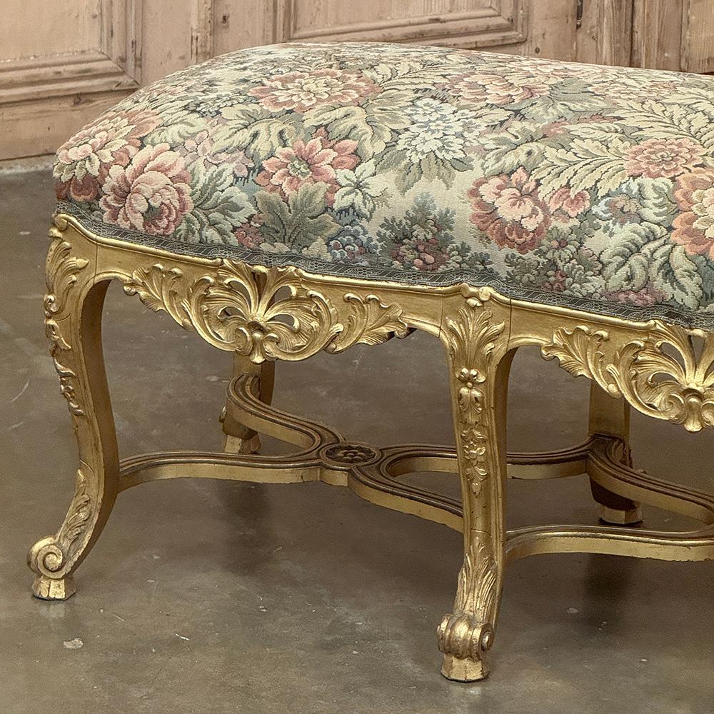 Banco de tocador francés del siglo XIX de madera dorada Luis XIV con tapicería en venta 1