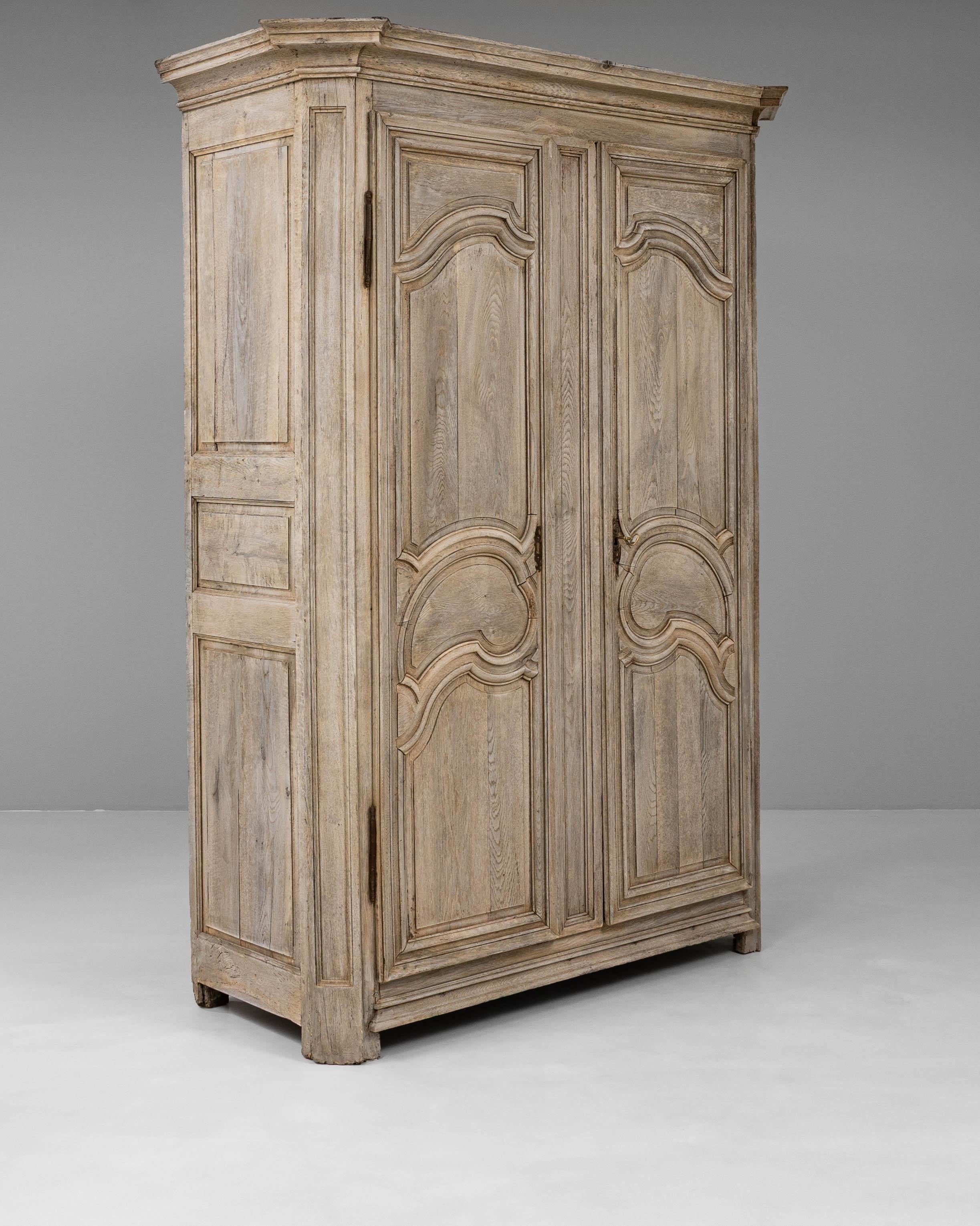 19th Century French Louis XIV Oak Cabinet For Sale 2