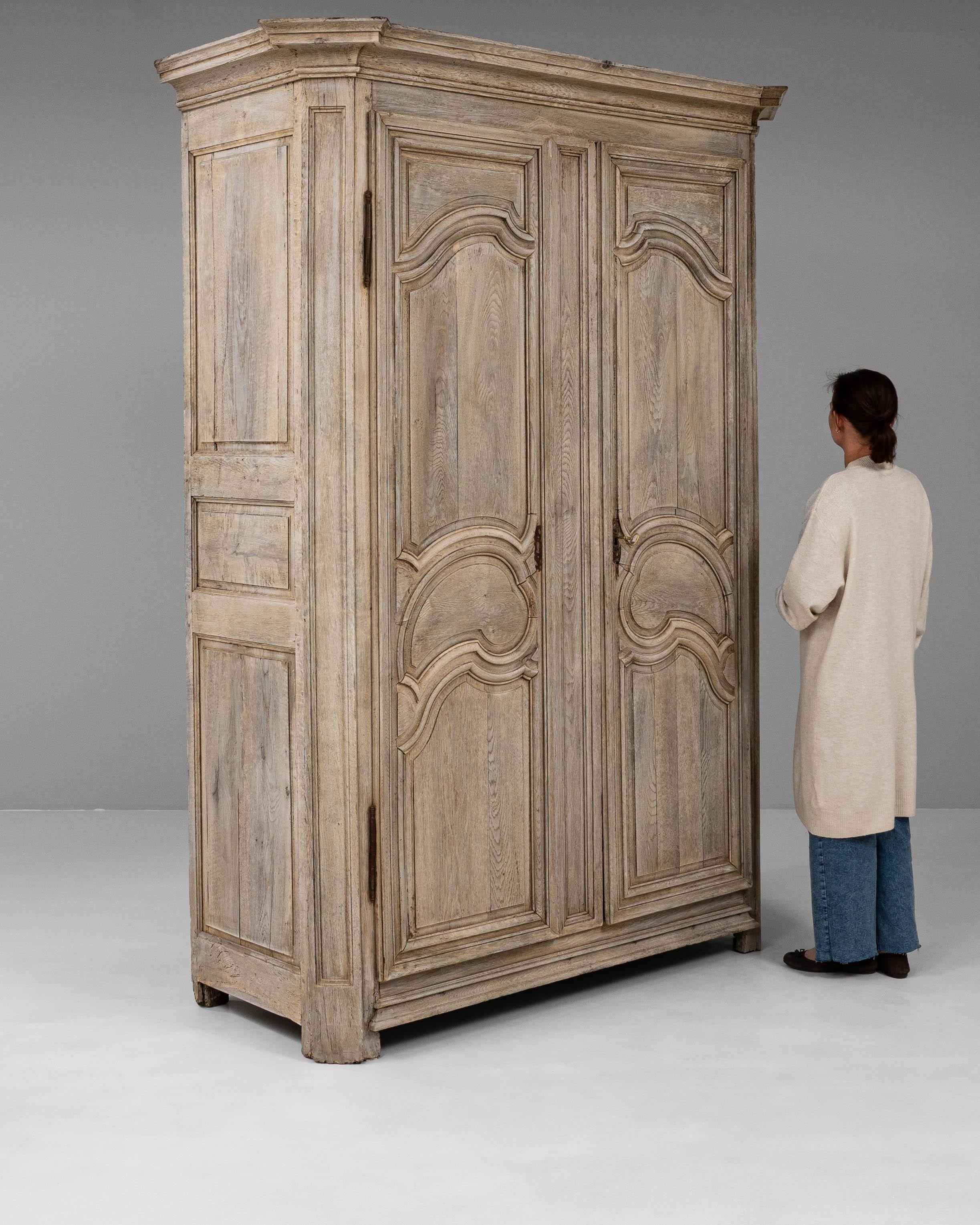 19th Century French Louis XIV Oak Cabinet For Sale 4