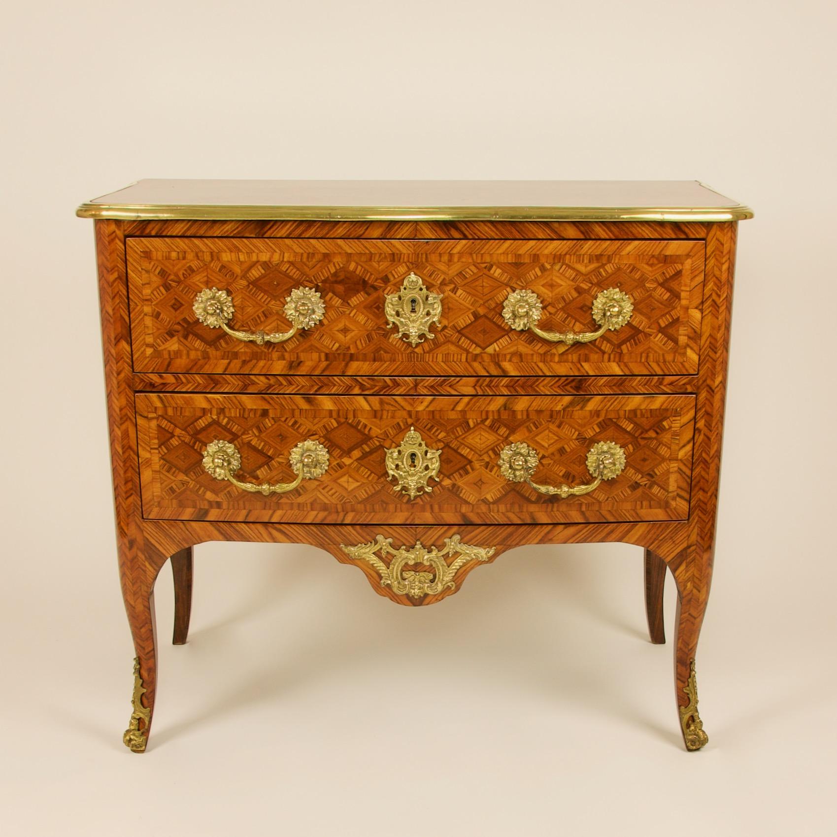 19th Century French Louis XIV Régence Trelliswork marquetry commode or sauteuse

Standing on four cabriole legs the commode or so-called sauteuse holds two frieze drawers of bowfront form with Régence or Baroque style movable handles and