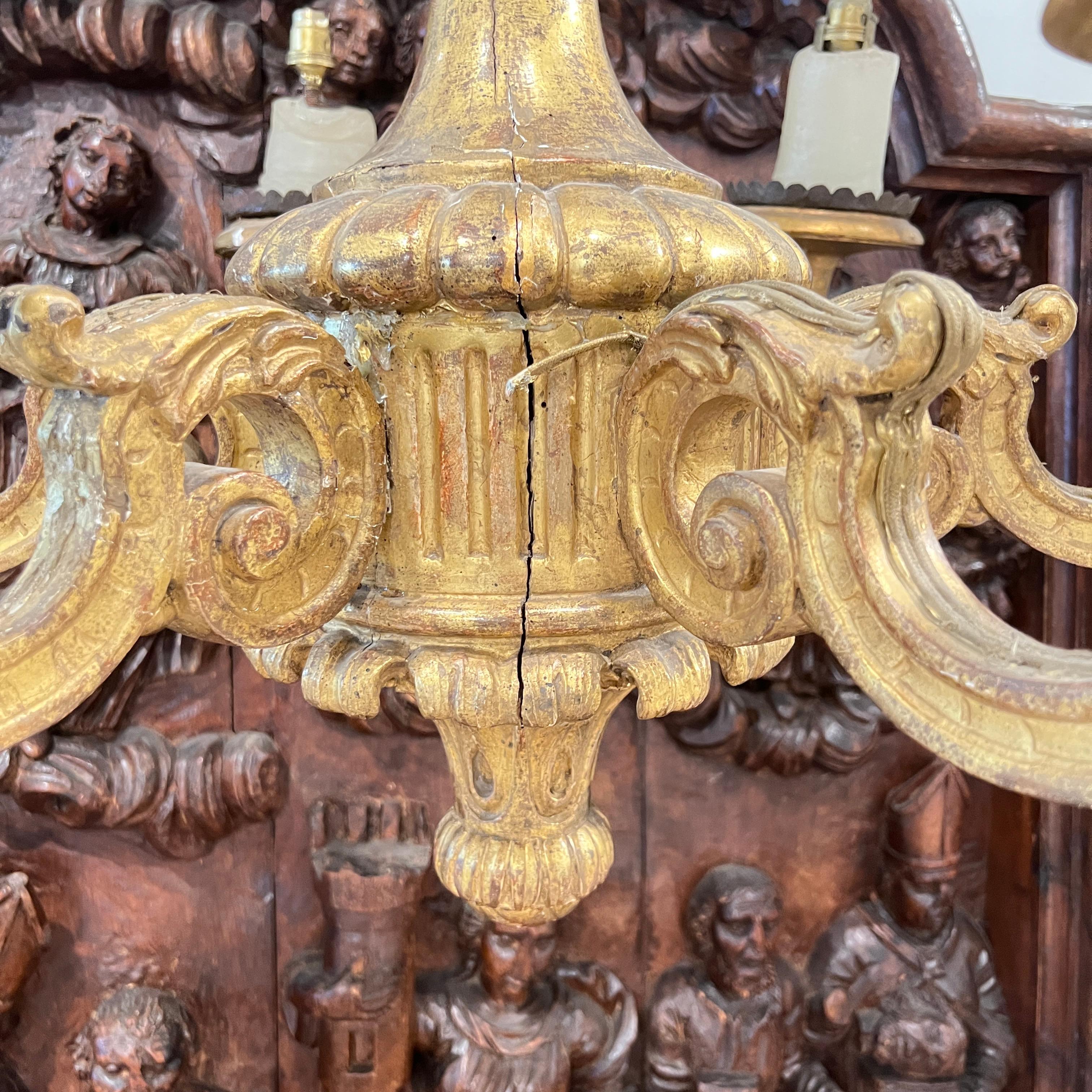 Français Lustre en bois ancien du 19ème siècle de style Louis XIV français en vente