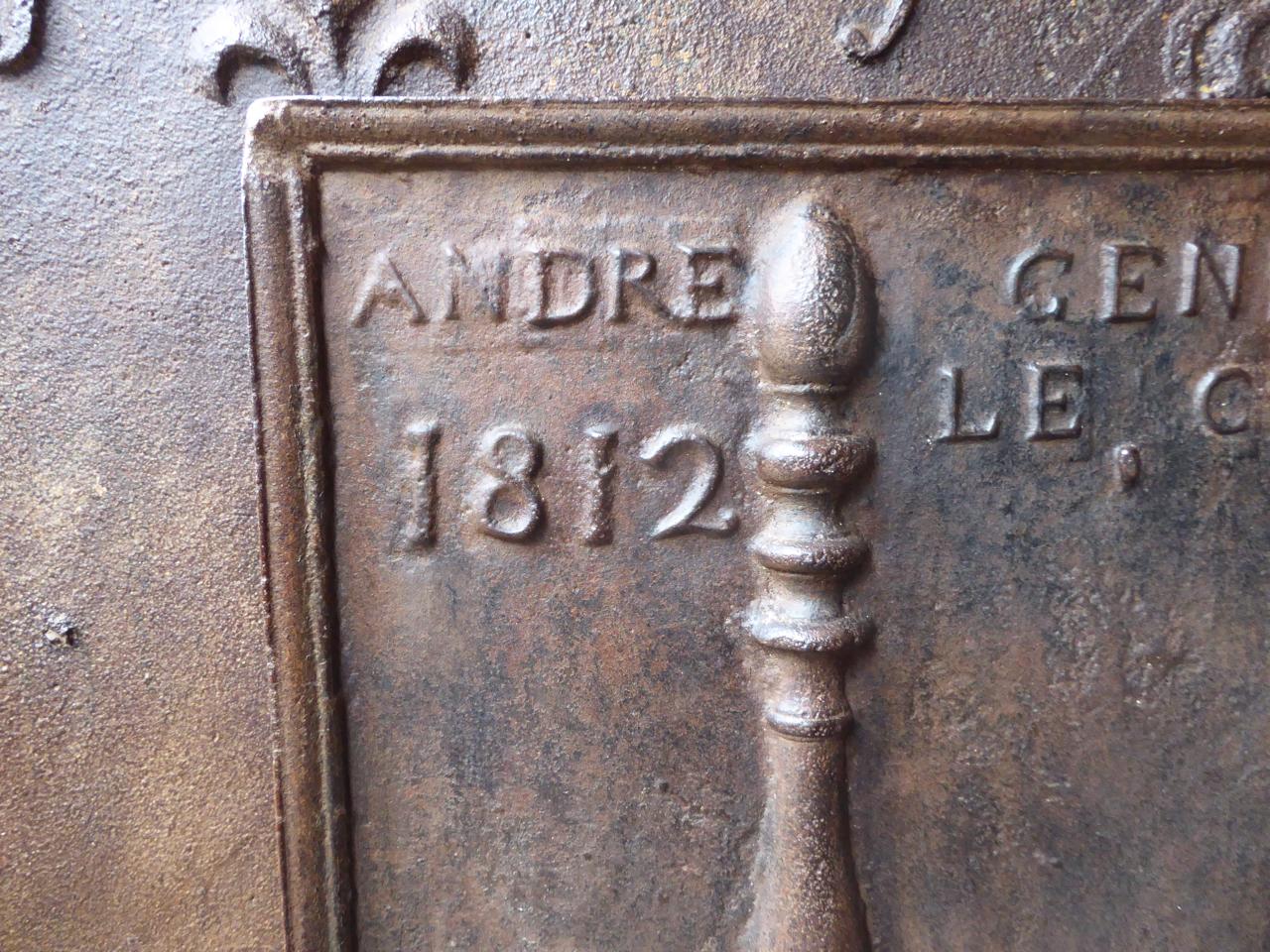Französische Kaminsimse im Louis XIV.-Stil des 19. Jahrhunderts „Säulen von Herkules“ Kaminschirm/Rückenplash (Gegossen) im Angebot
