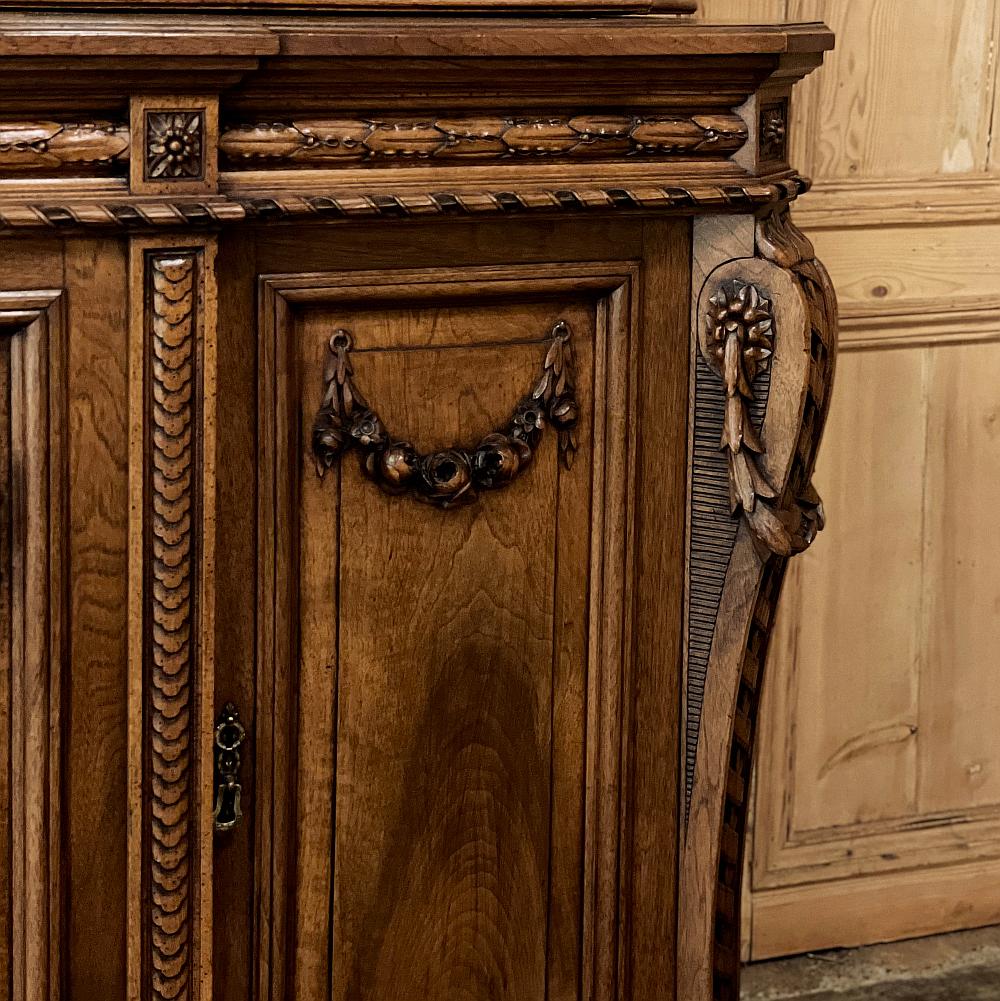 19th Century French Louis XIV Walnut Bookcase For Sale 10