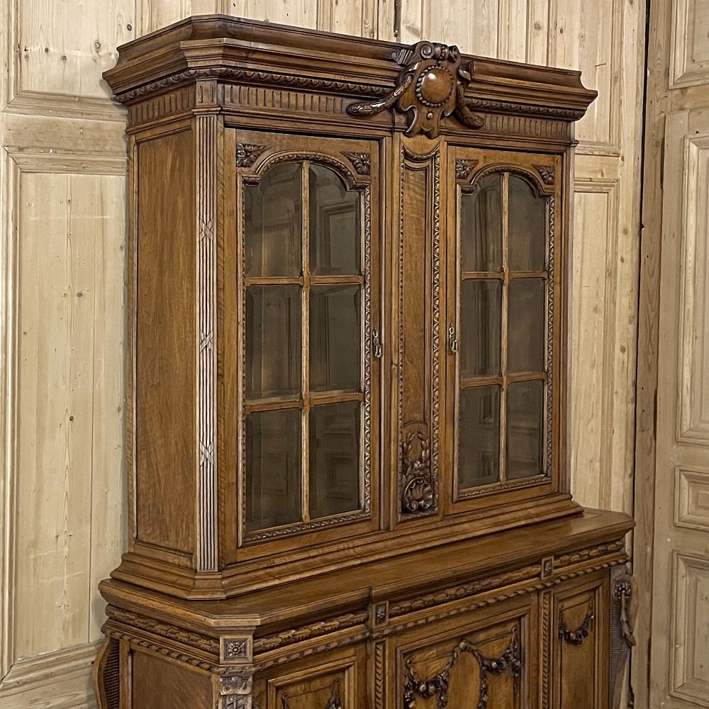 Beveled 19th Century French Louis XIV Walnut Bookcase For Sale