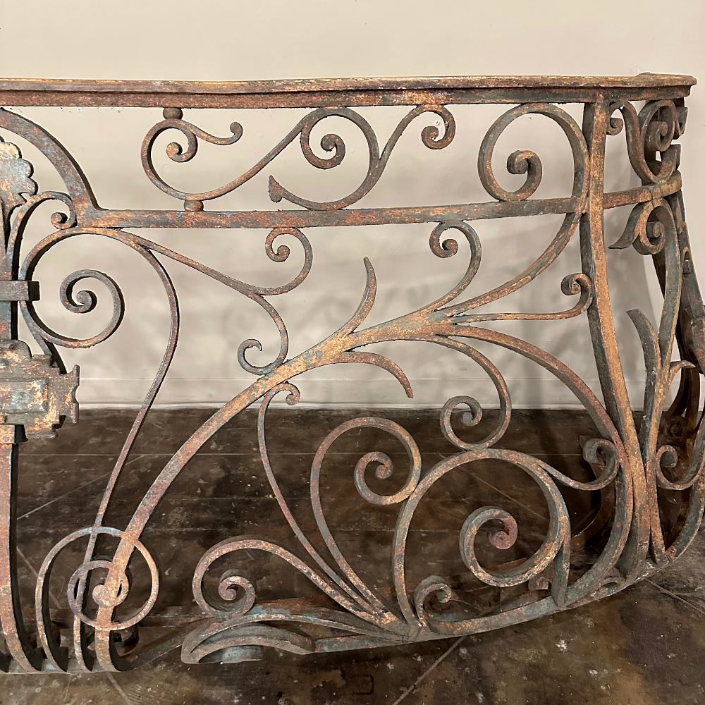 19th Century French Louis XIV Wrought Iron Bombe Balcony Railing For Sale 7