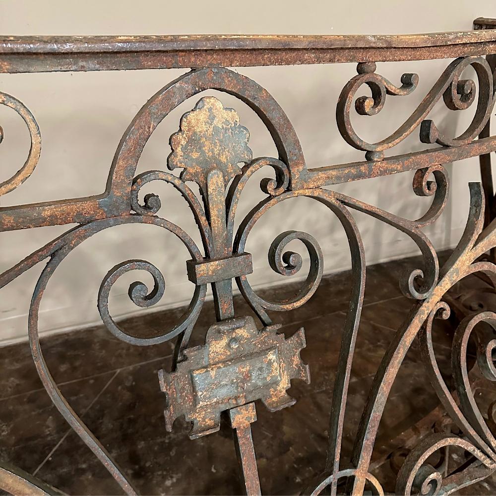 19th Century French Louis XIV Wrought Iron Bombe Balcony Railing For Sale 8