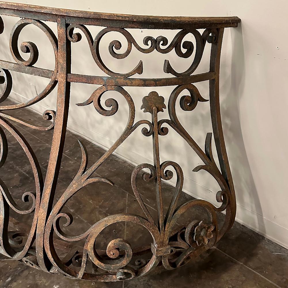 19th Century French Louis XIV Wrought Iron Bombe Balcony Railing For Sale 9