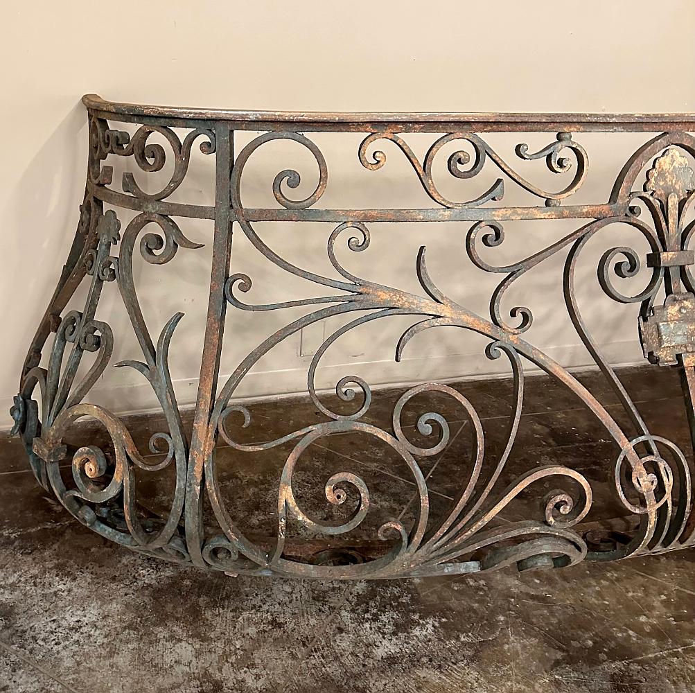 19th Century French Louis XIV Wrought Iron Bombe Balcony Railing For Sale 10