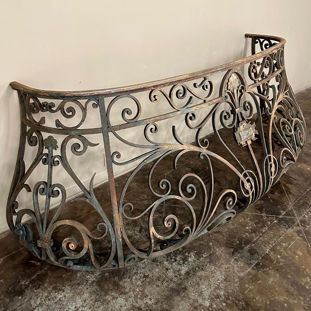 19th Century French Louis XIV Wrought Iron Bombe Balcony Railing For Sale 12