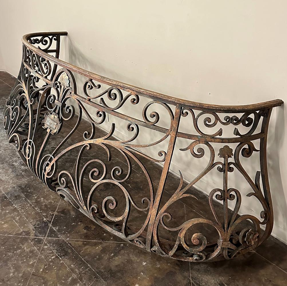 19th Century French Louis XIV Wrought Iron Bombe Balcony Railing For Sale 1