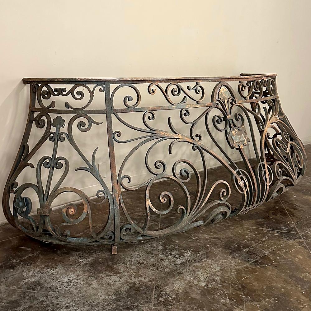 19th Century French Louis XIV Wrought Iron Bombe Balcony Railing For Sale 2