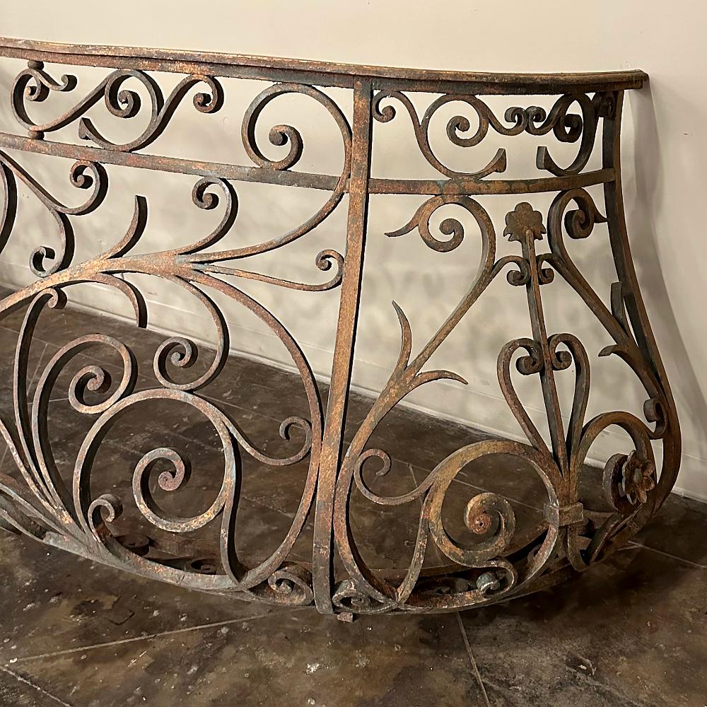 19th Century French Louis XIV Wrought Iron Bombe Balcony Railing For Sale 3