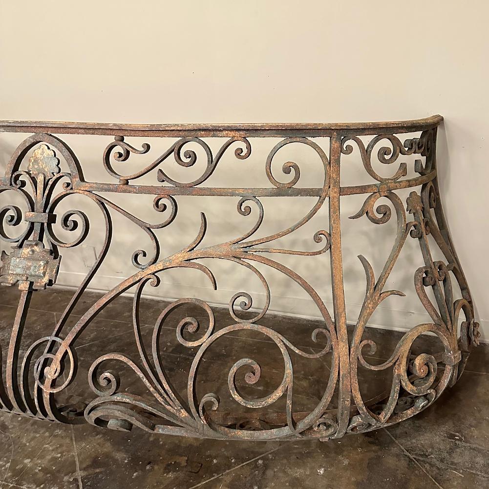 19th Century French Louis XIV Wrought Iron Bombe Balcony Railing For Sale 4