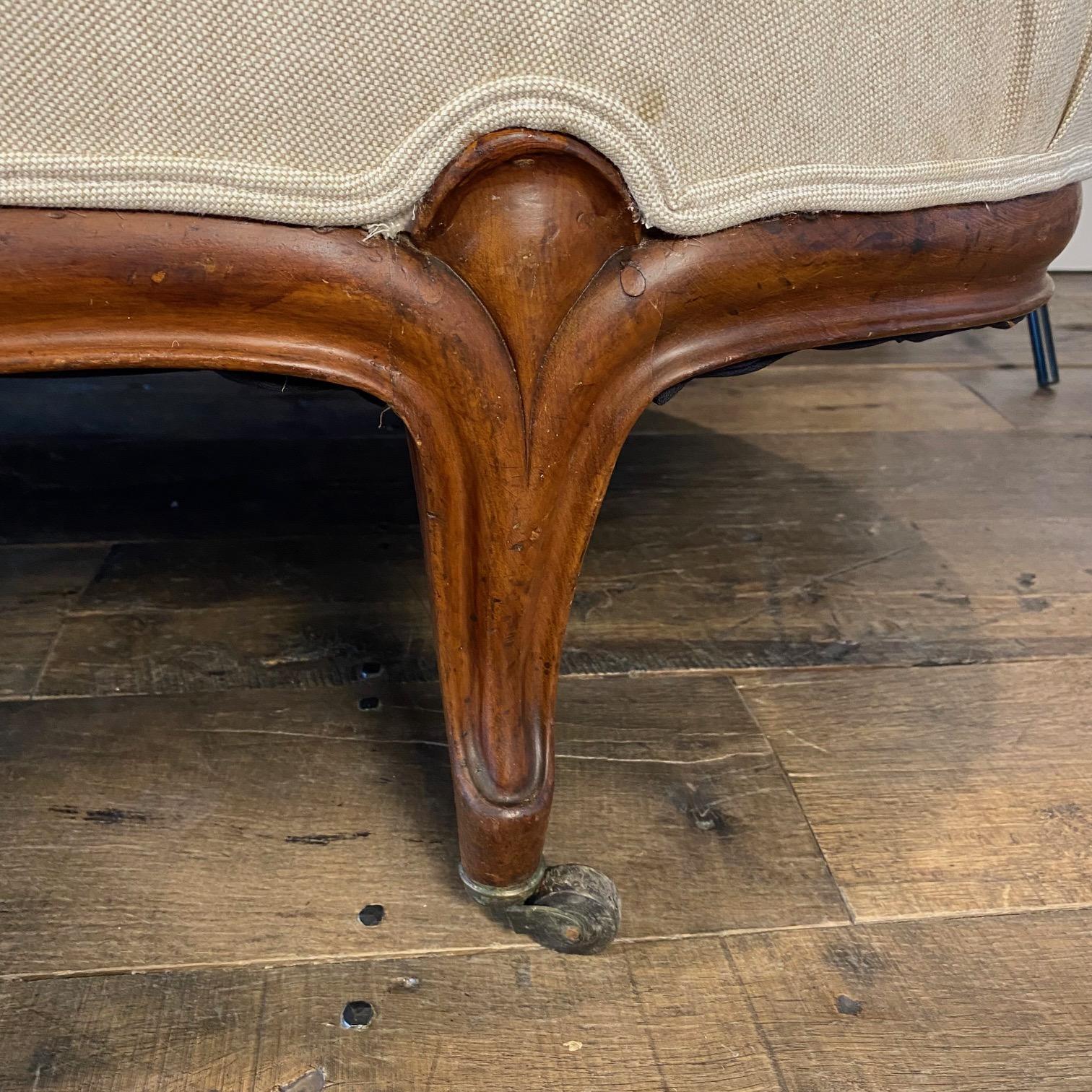 19th Century French Louis XV Antique Mahogany Chaise Longue For Sale 8