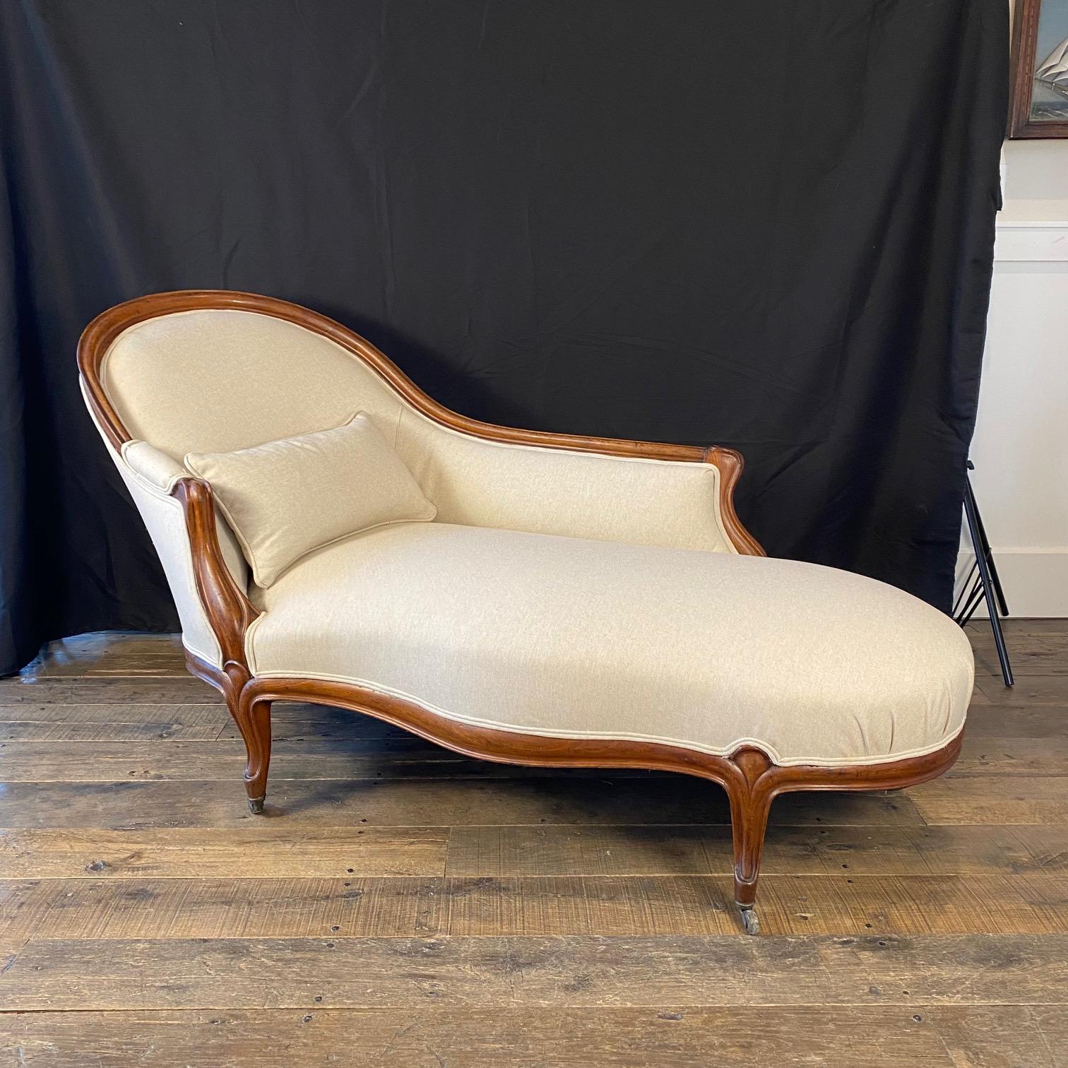 Upholstery 19th Century French Louis XV Antique Mahogany Chaise Longue For Sale