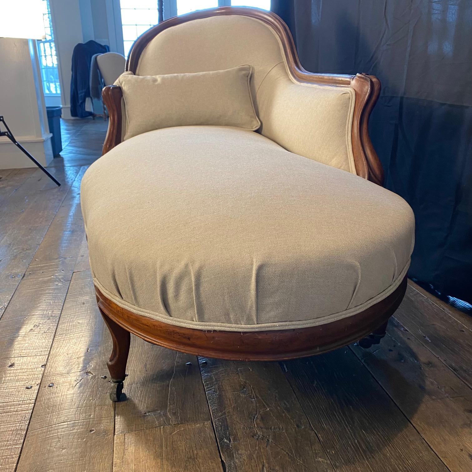 19th Century French Louis XV Antique Mahogany Chaise Longue For Sale 5