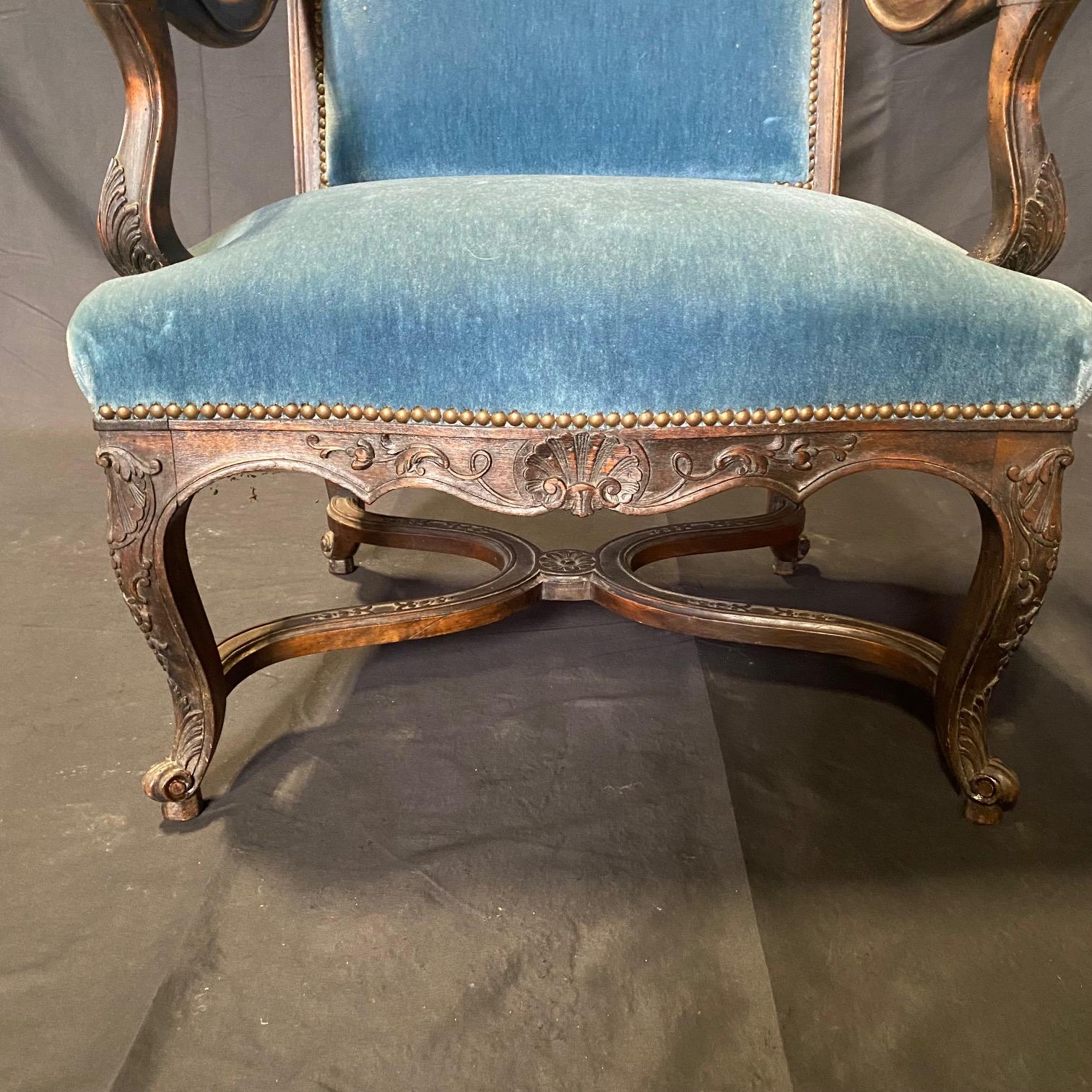 19th Century French Louis XV Armchairs with Original Blue Mohair Upholstery For Sale 10
