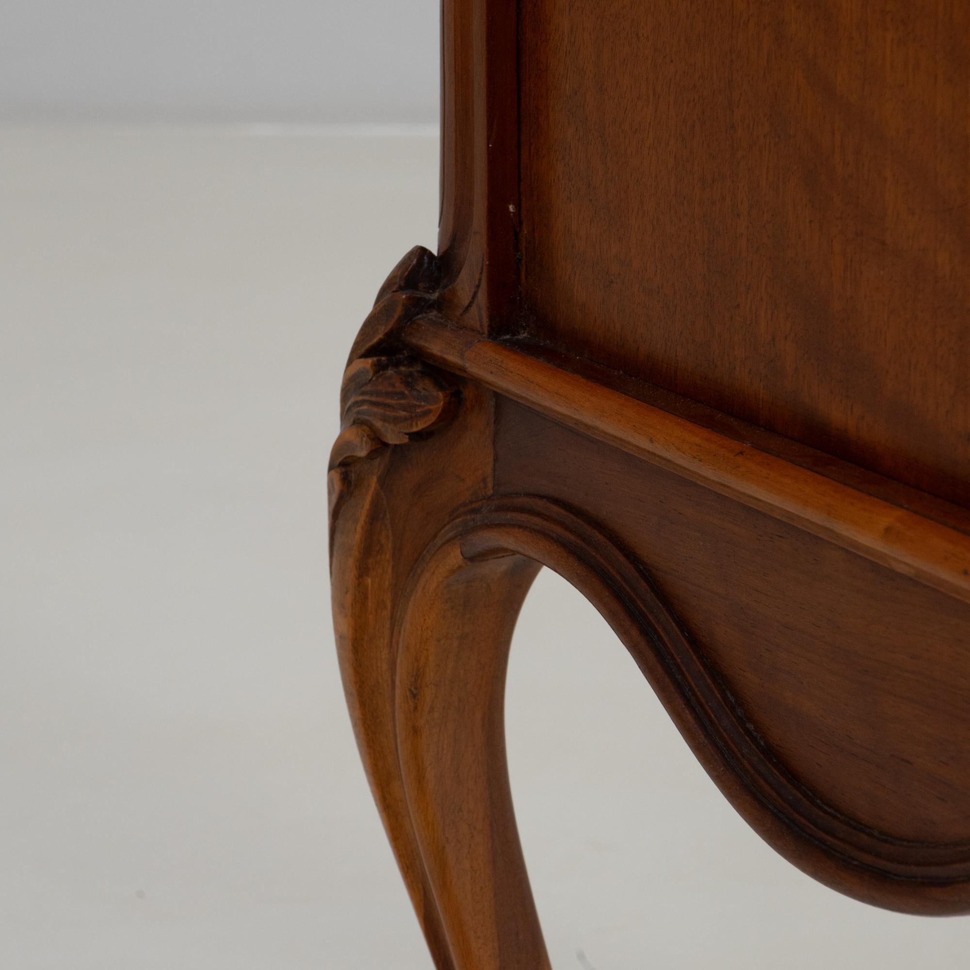 19th Century French Louis XV Bedside Table With Marble Top im Angebot 6