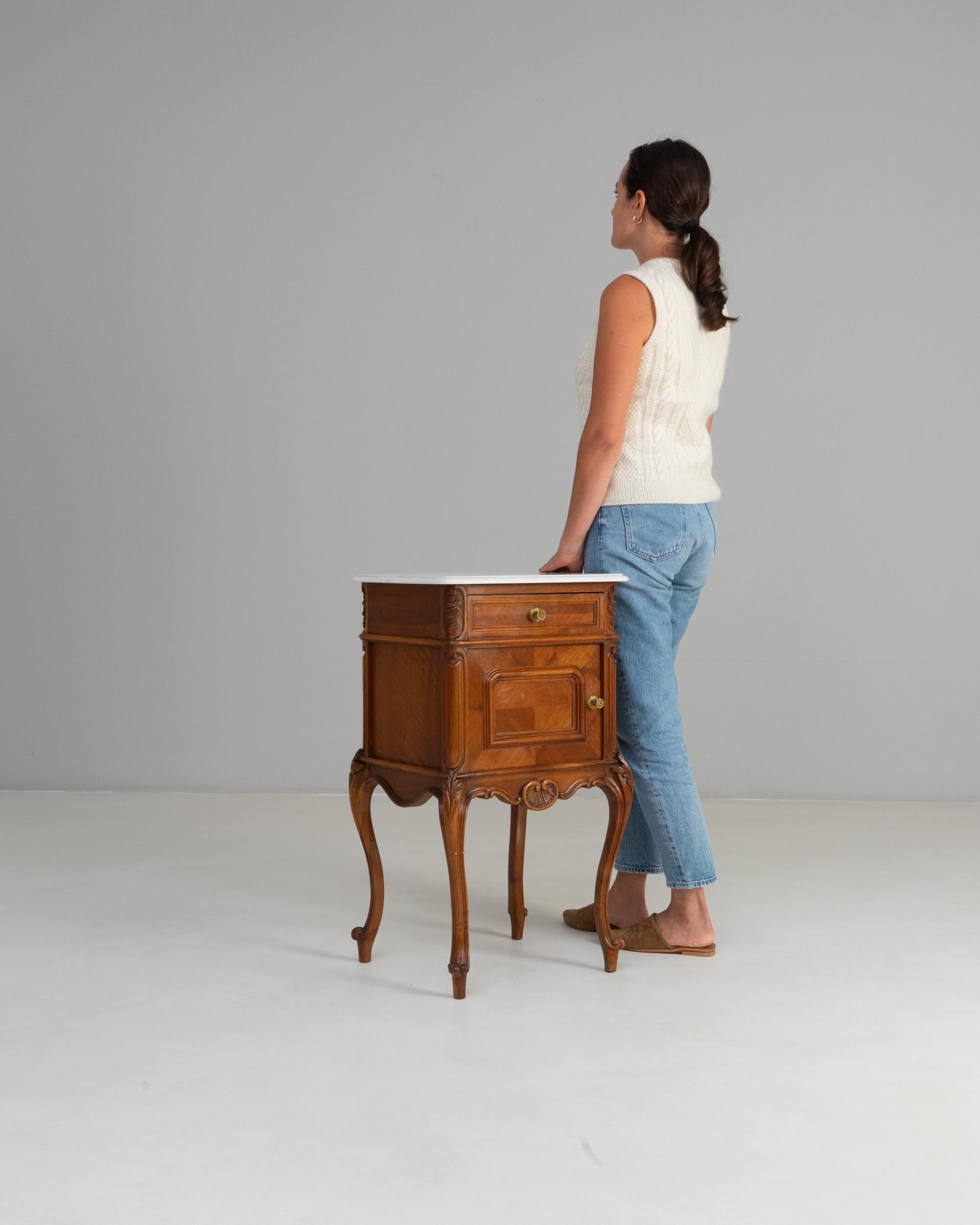 19th Century French Louis XV Bedside Table With Marble Top im Angebot 1