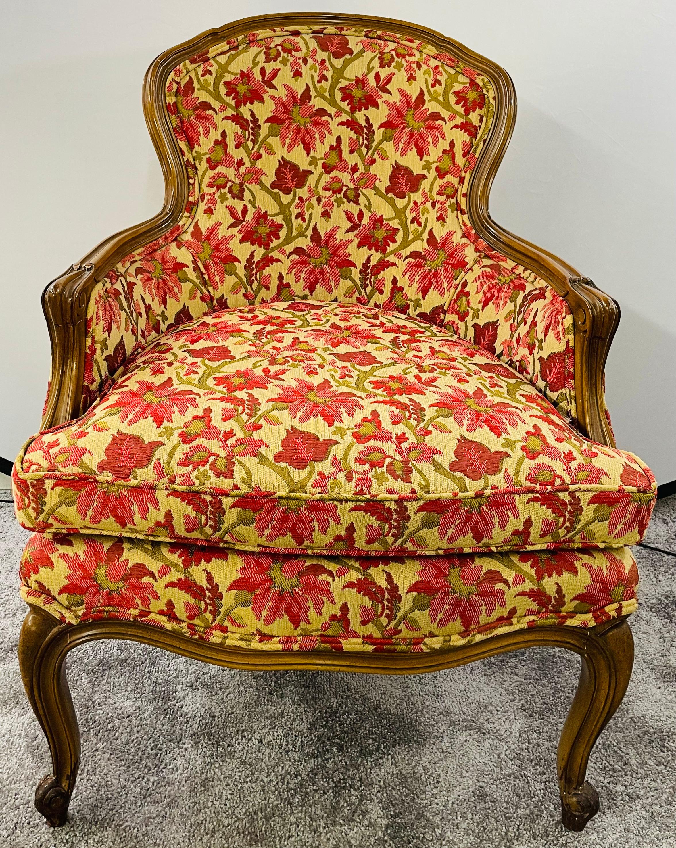 19th Century French Louis XV Bergere Arm Chair in a Fine Floral Upholstery In Good Condition For Sale In Plainview, NY