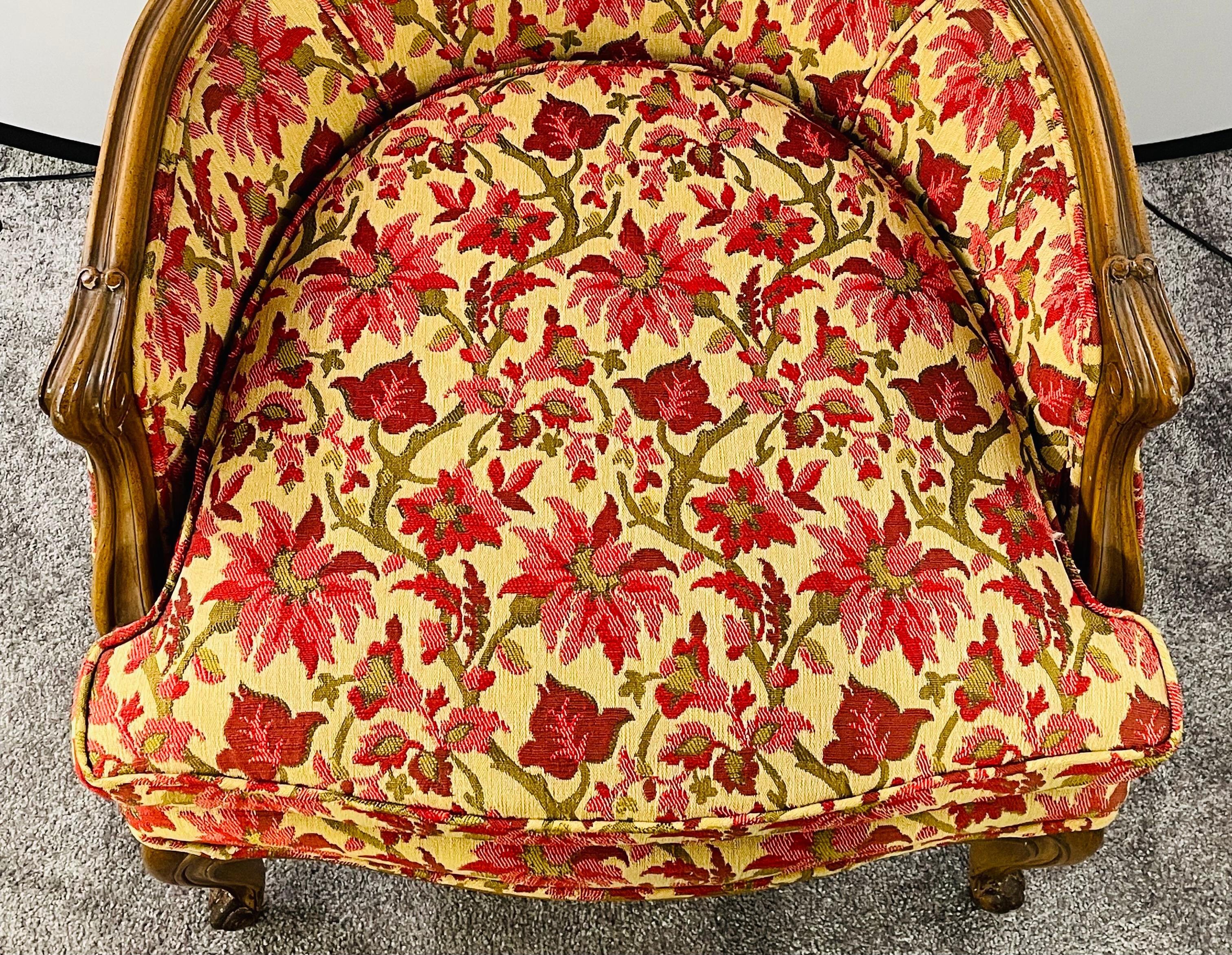 Französischer Bergere-Sessel im Louis-XV-Stil des 19. Jahrhunderts mit feiner geblümter Polsterung im Angebot 1