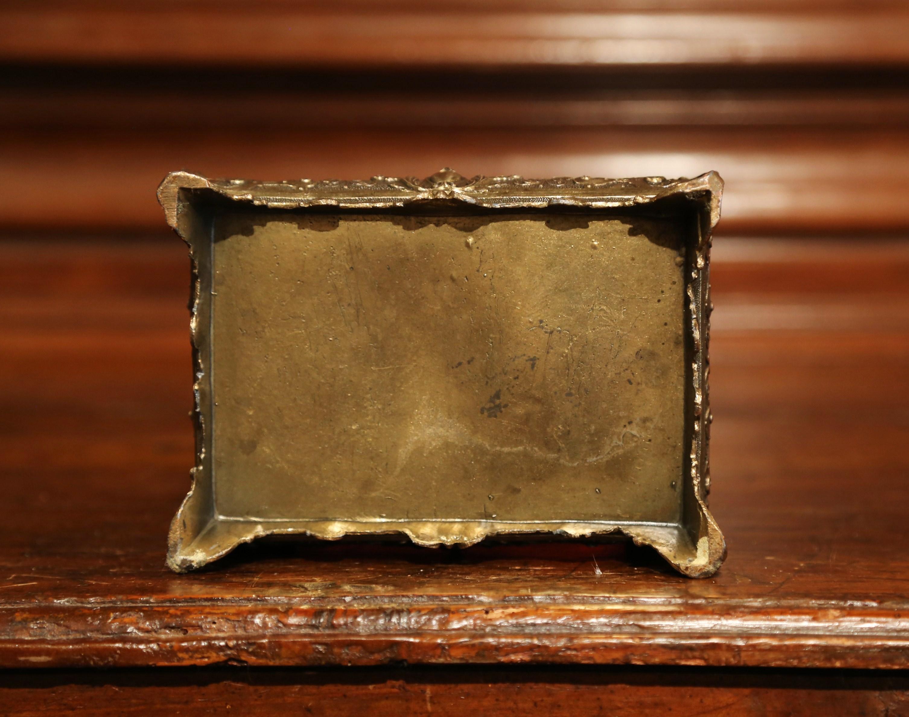 19th Century French Louis XV Brass Plated Bombe Jewelry Box with Repousse Decor 4