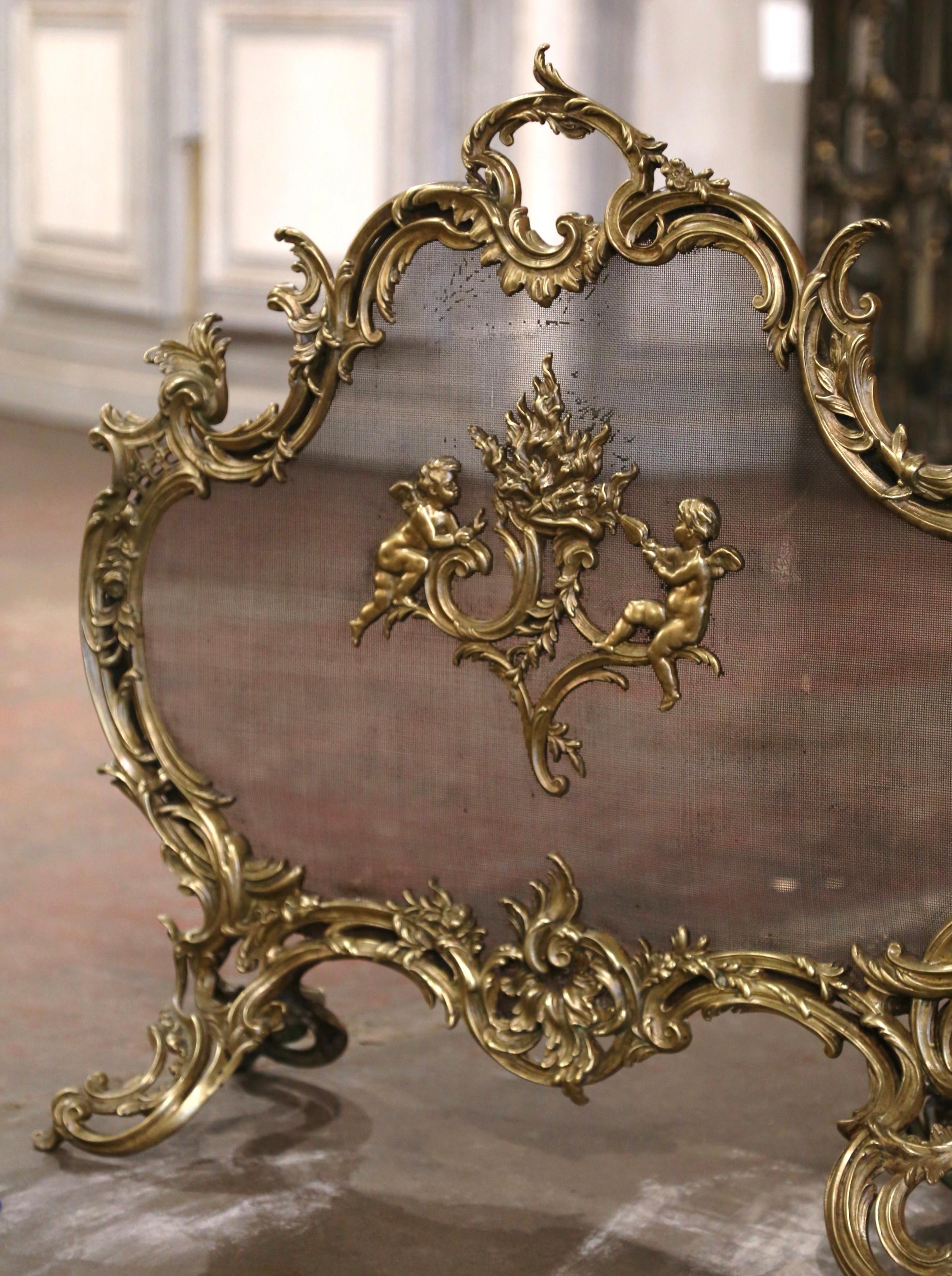 Francese Paravento francese Luigi XV del XIX secolo in bronzo doré con motivi a cherubino in vendita