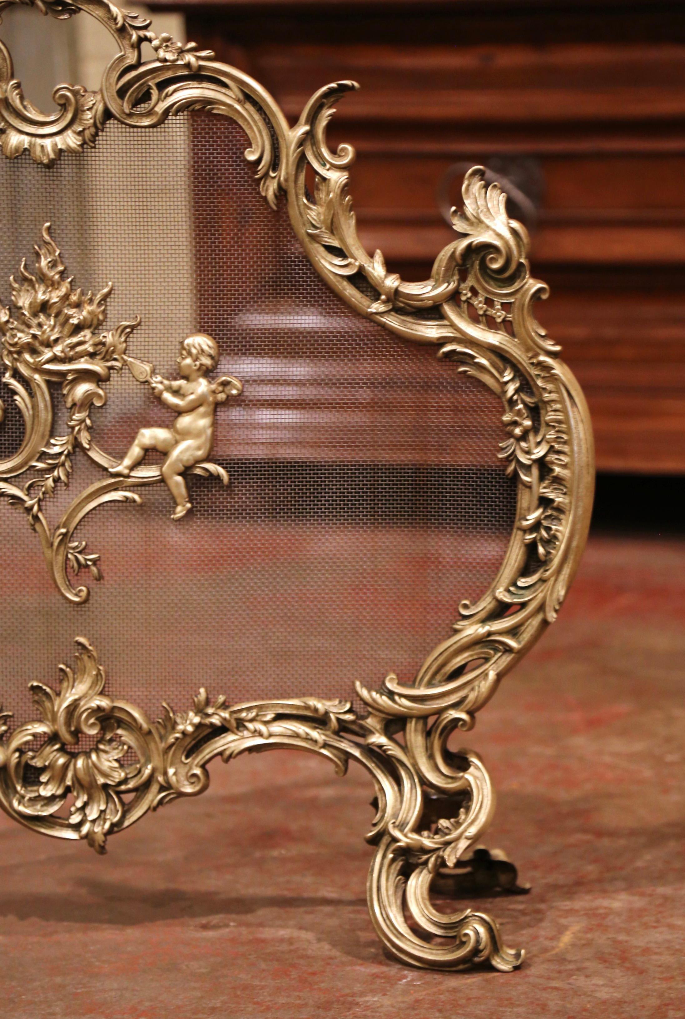 19th Century French Louis XV Bronze Doré Fireplace Screen with Cherub Motifs In Excellent Condition In Dallas, TX