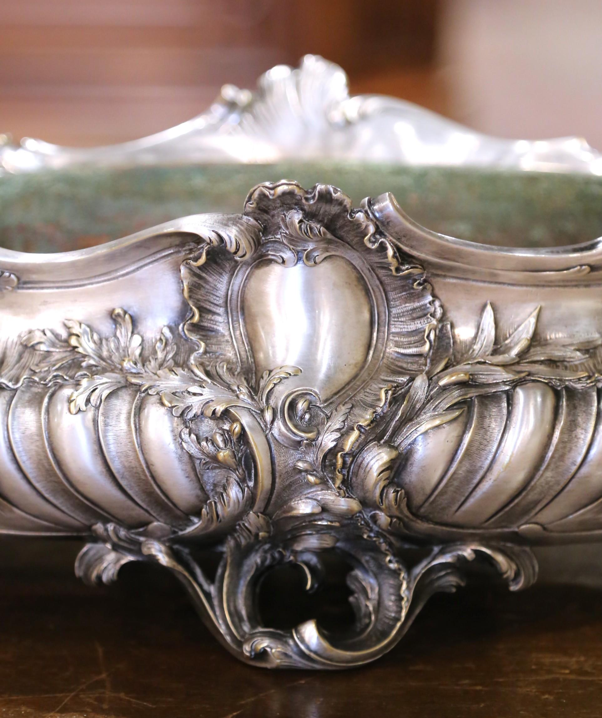 Placcato argento Jardinière ovale Luigi XV francese del XIX secolo in bronzo placcato in argento con rivestimento in vendita