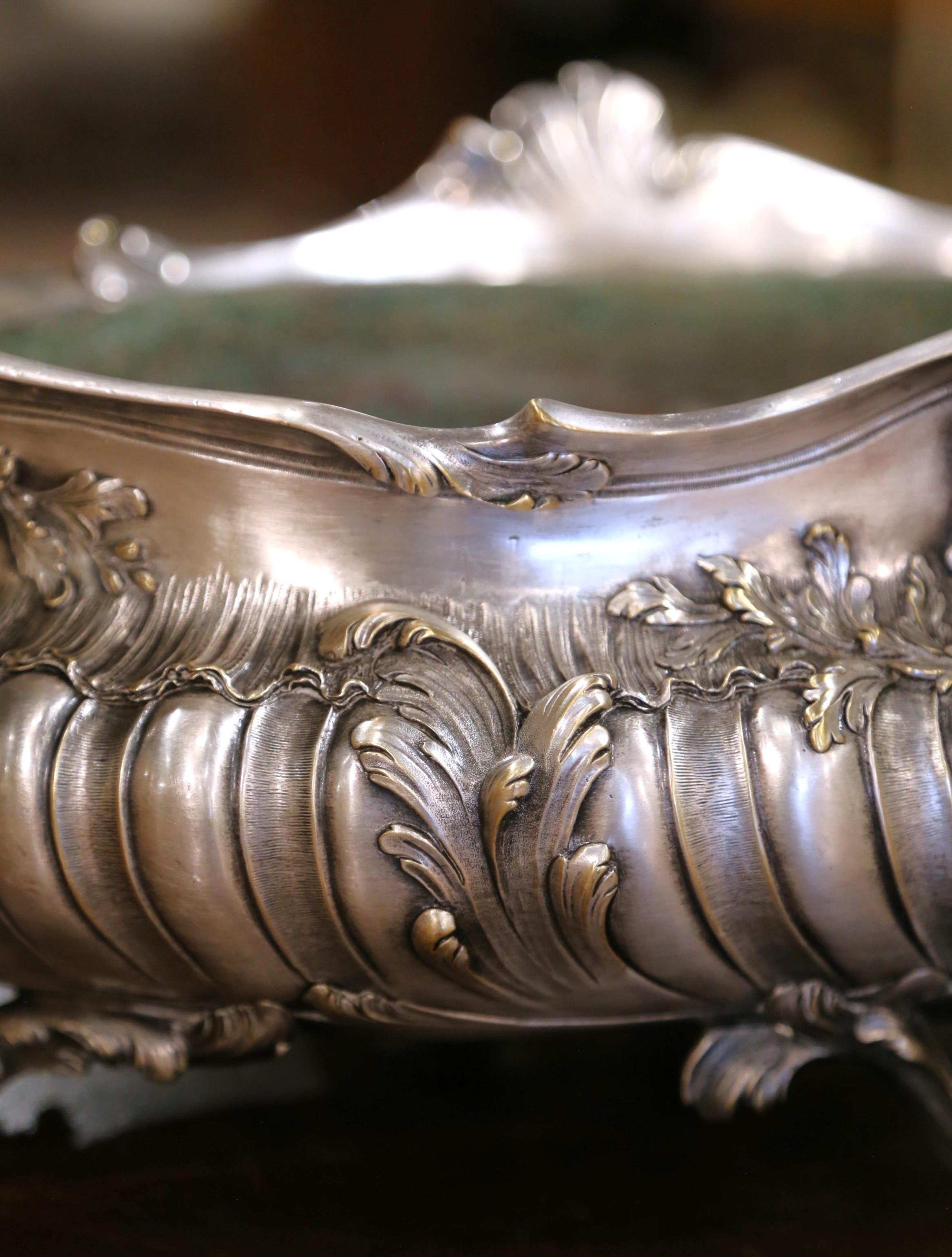 Jardinière ovale Luigi XV francese del XIX secolo in bronzo placcato in argento con rivestimento in vendita 1