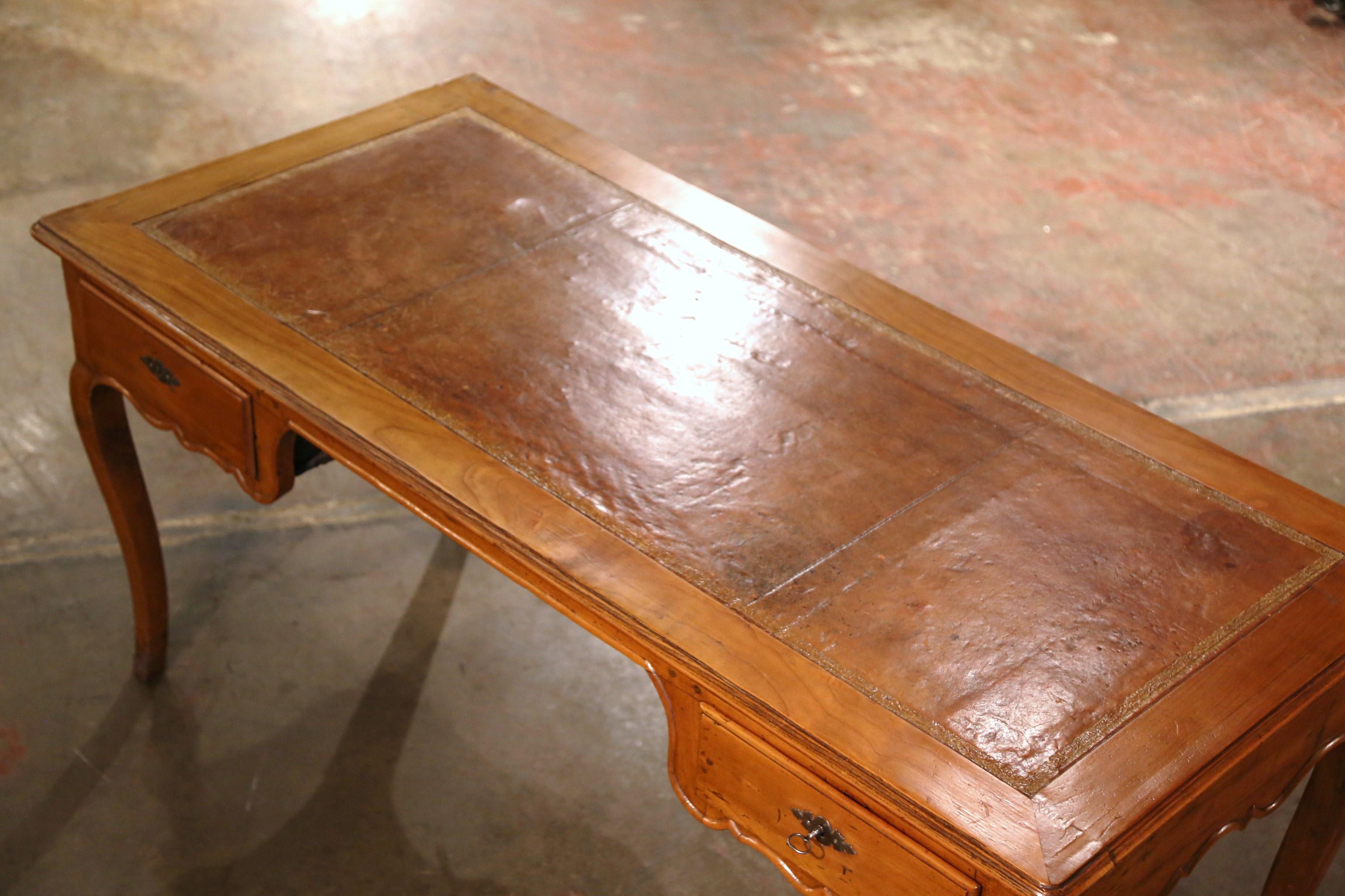19th Century French Louis XV Brown Leather Carved Cherry Writing Table Desk For Sale 1