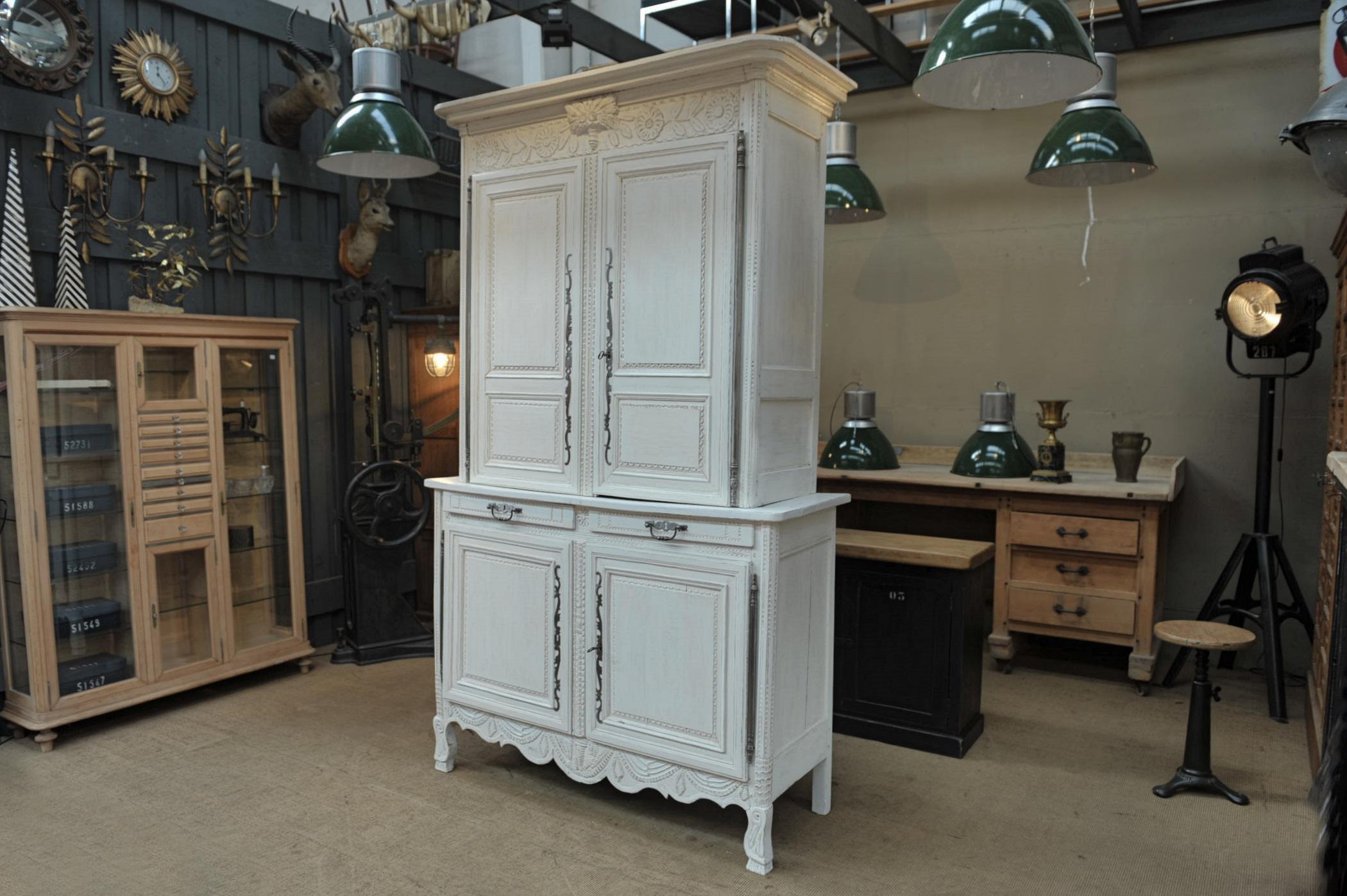 19th Century French Louis XV Buffet Deux Corps For Sale 8