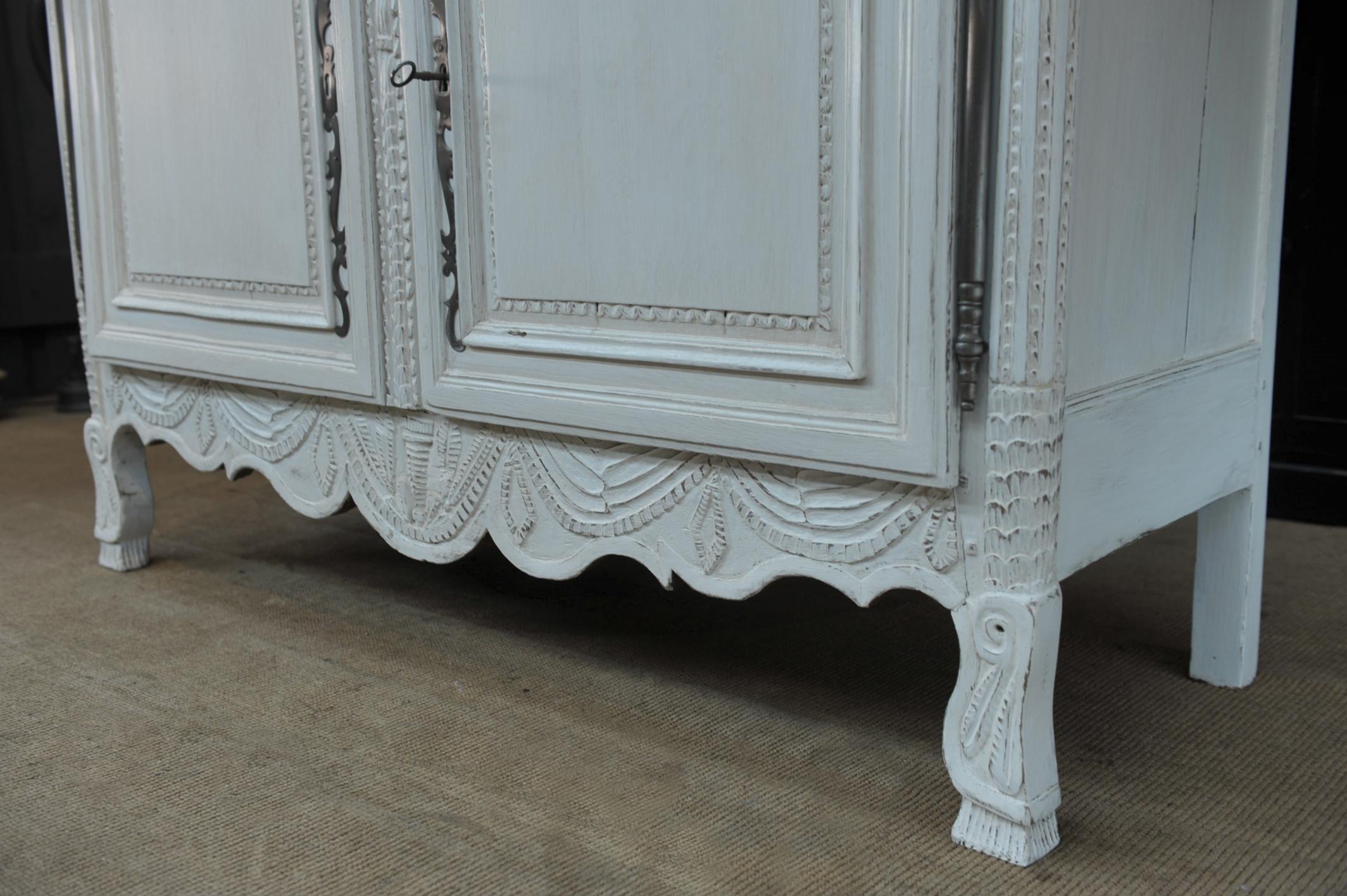 Oak 19th Century French Louis XV Buffet Deux Corps For Sale