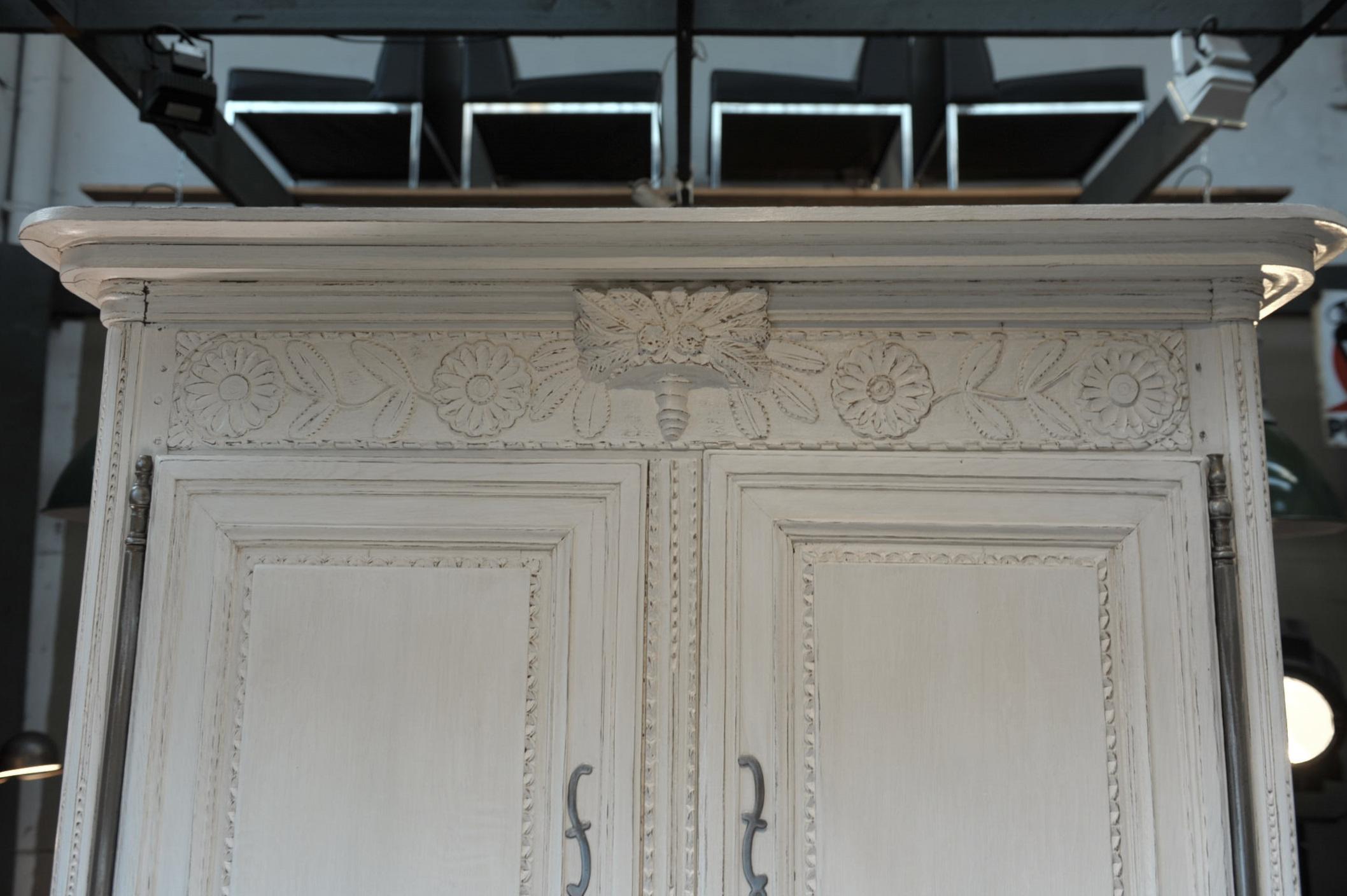 19th Century French Louis XV Buffet Deux Corps For Sale 4