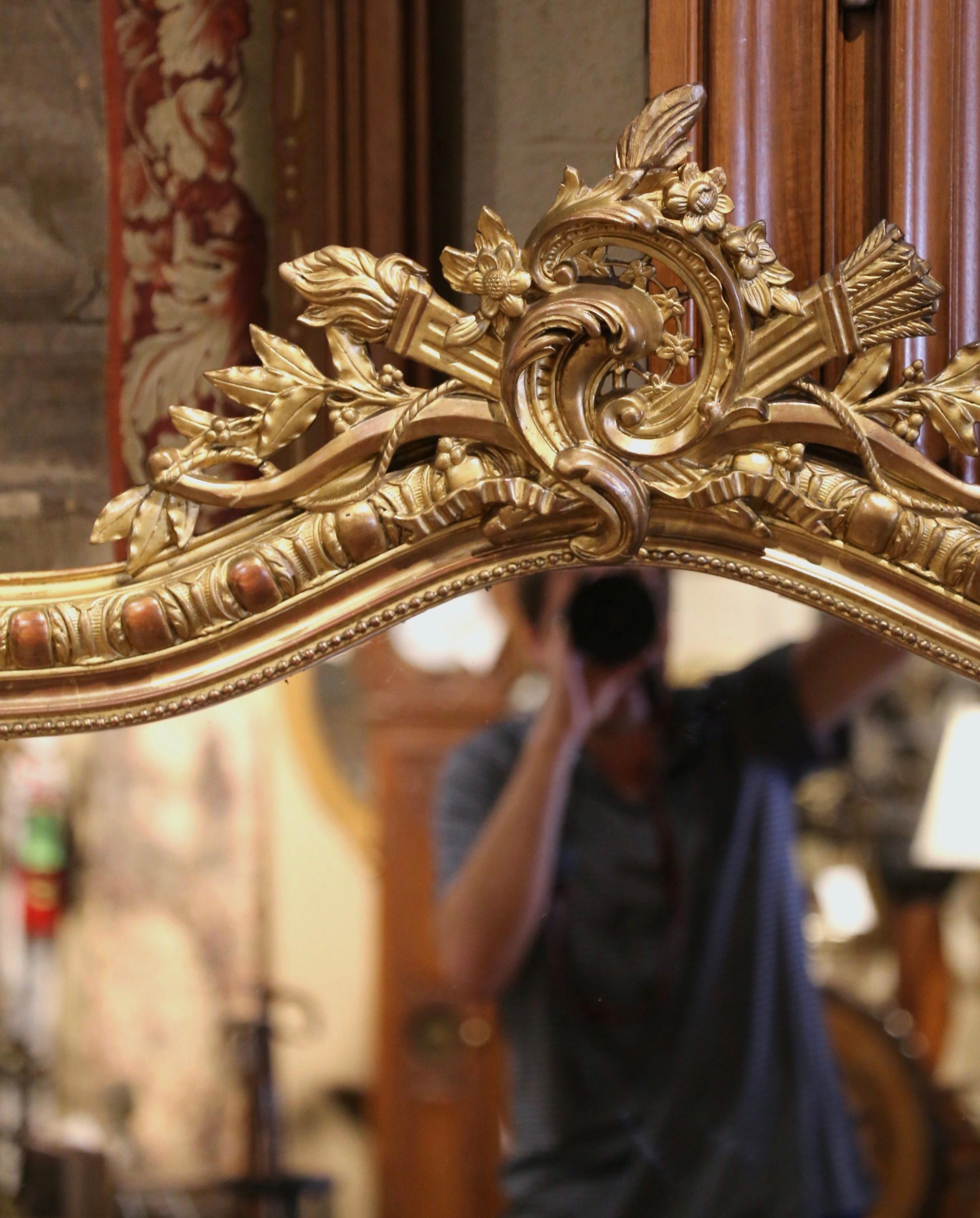 Specchio da parete o da camino francese Luigi XV del XIX secolo in legno dorato intagliato e ad arco in vendita 1