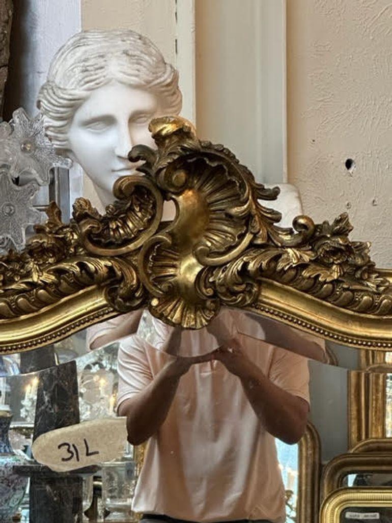19th Century French Louis XV Carved and Giltwood Mirror In Good Condition For Sale In Dallas, TX