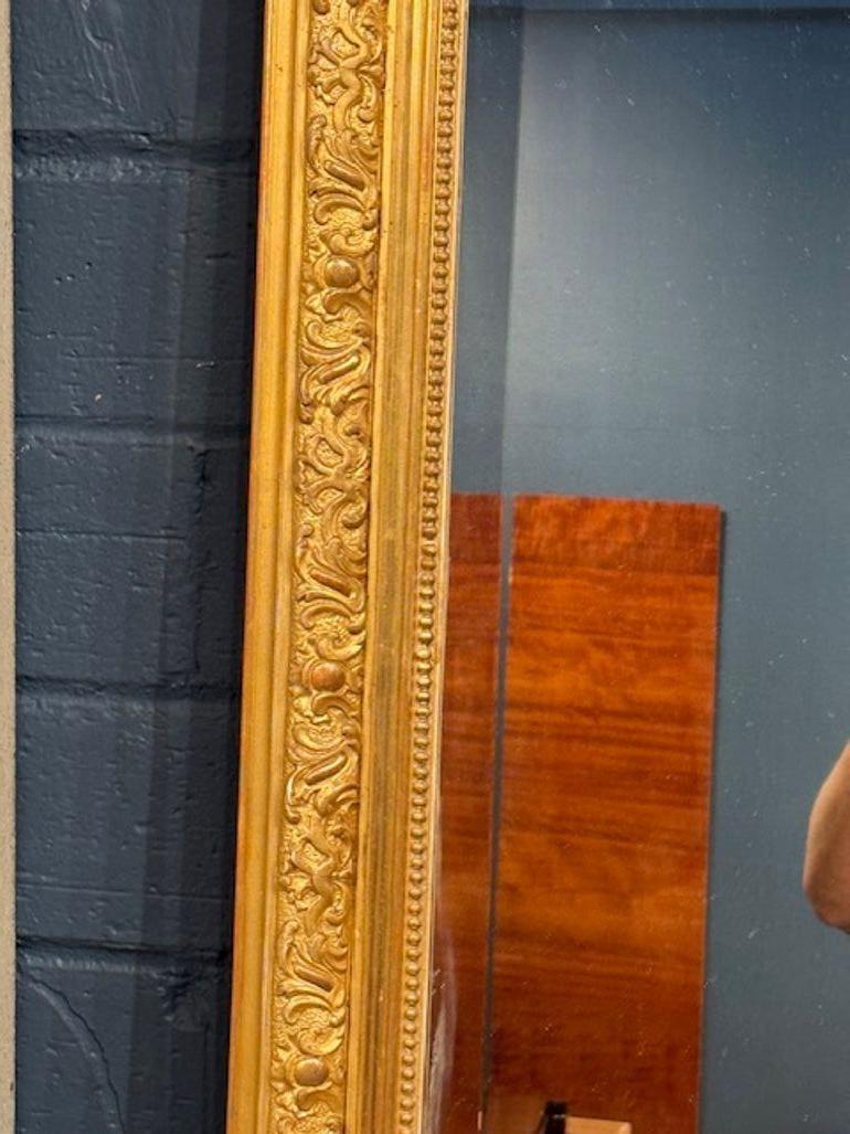 19th Century French Louis XV Carved and Giltwood Mirror In Good Condition For Sale In Dallas, TX