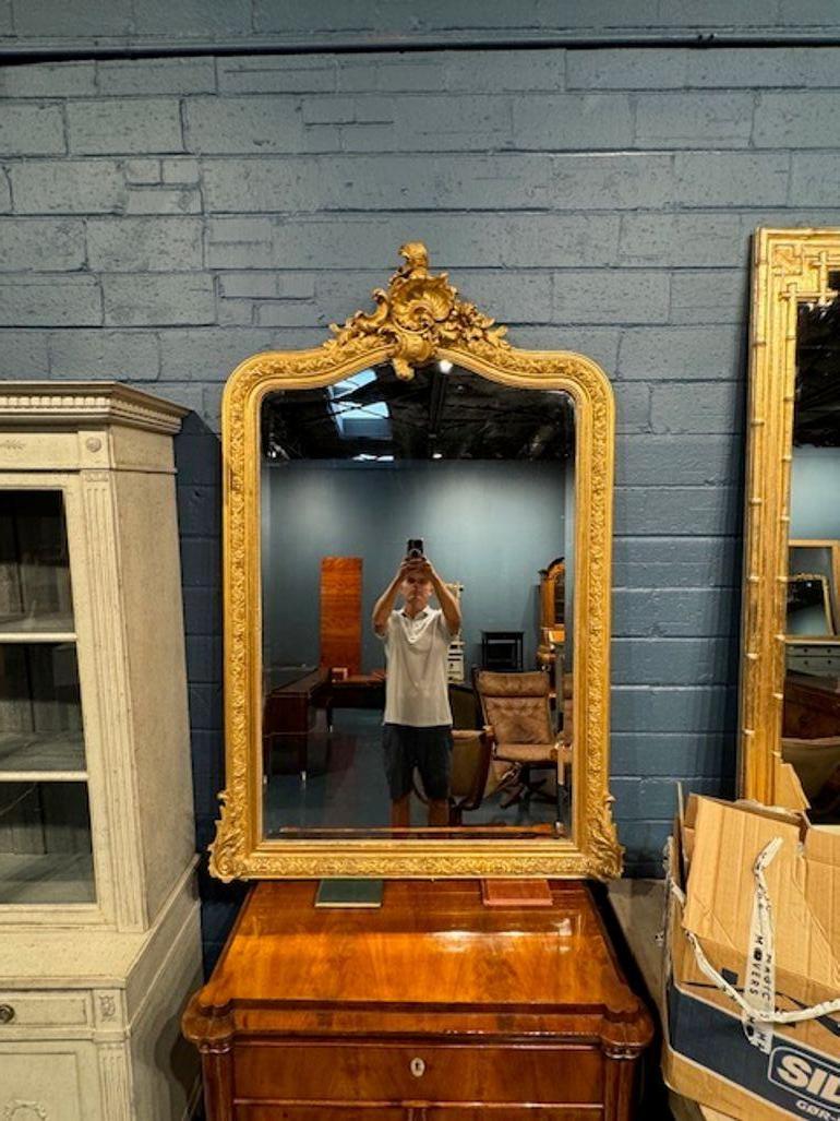 19th Century French Louis XV Carved and Giltwood Mirror For Sale 4