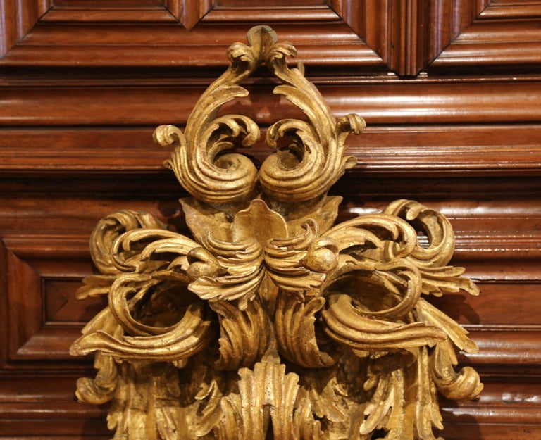 19th Century French Louis XV Carved Giltwood Ornament with Acanthus