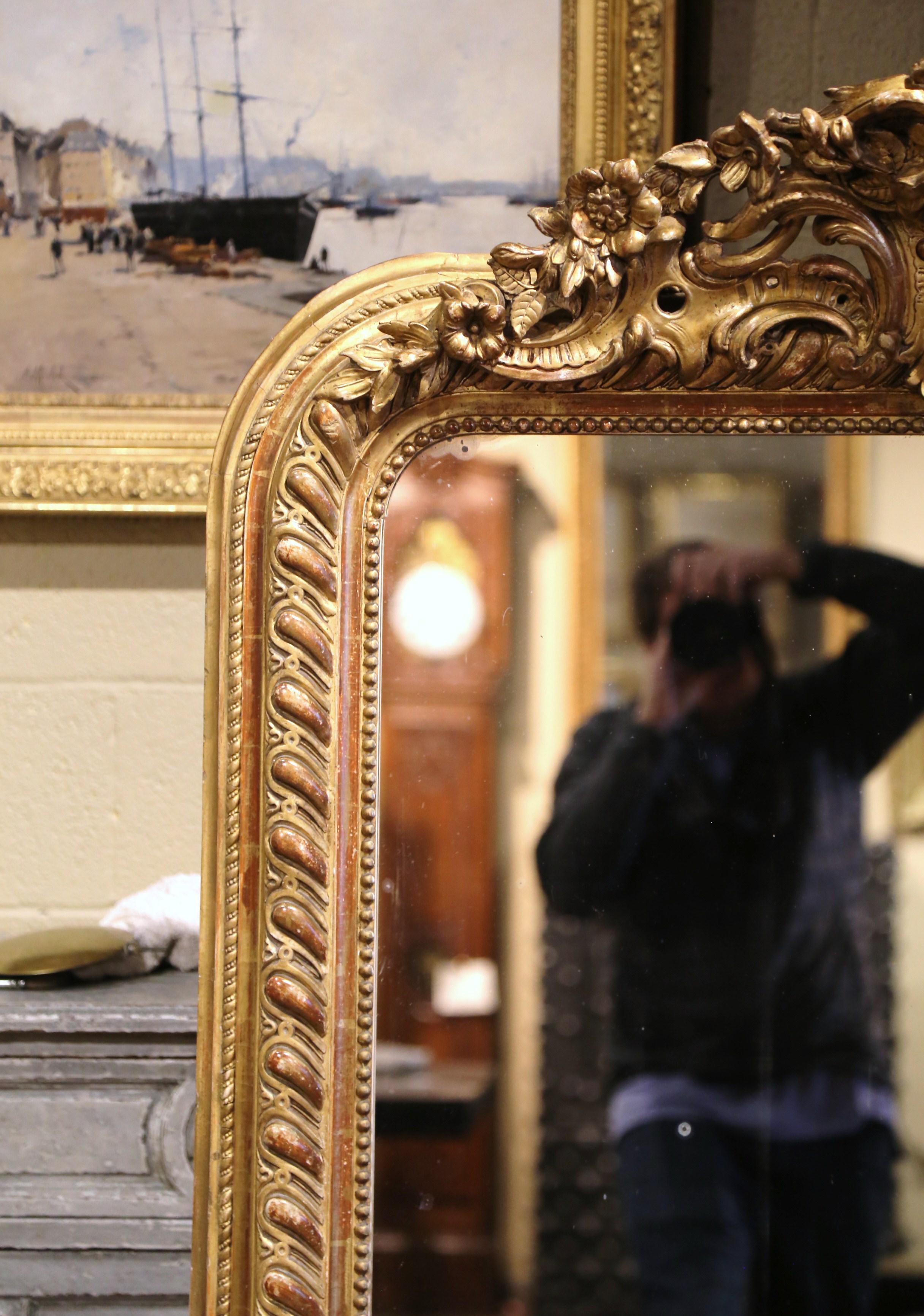 19th Century French Louis XV Carved Giltwood Mirror with Floral and Leaf Motifs In Excellent Condition In Dallas, TX