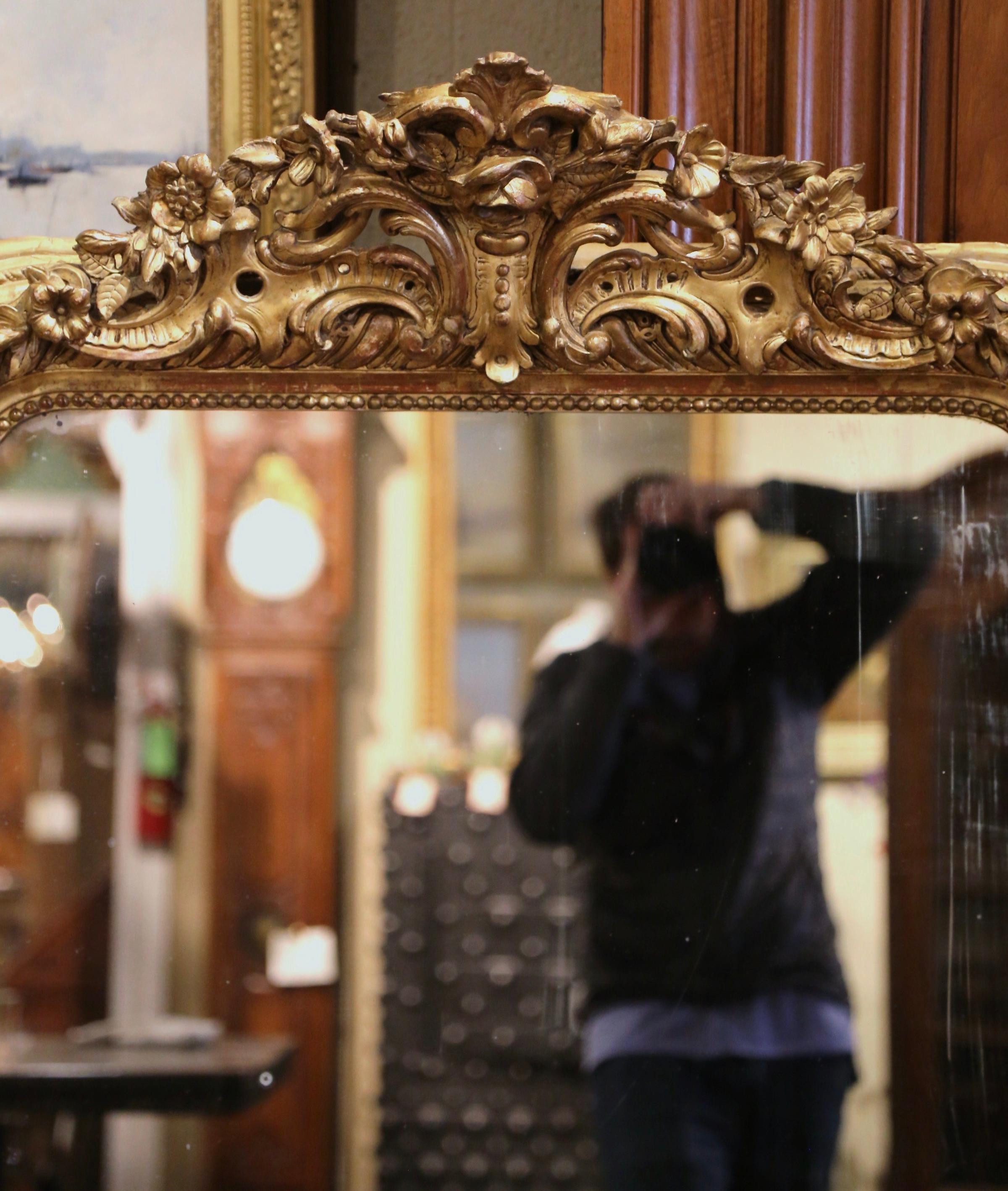 19th Century French Louis XV Carved Giltwood Mirror with Floral and Leaf Motifs 2