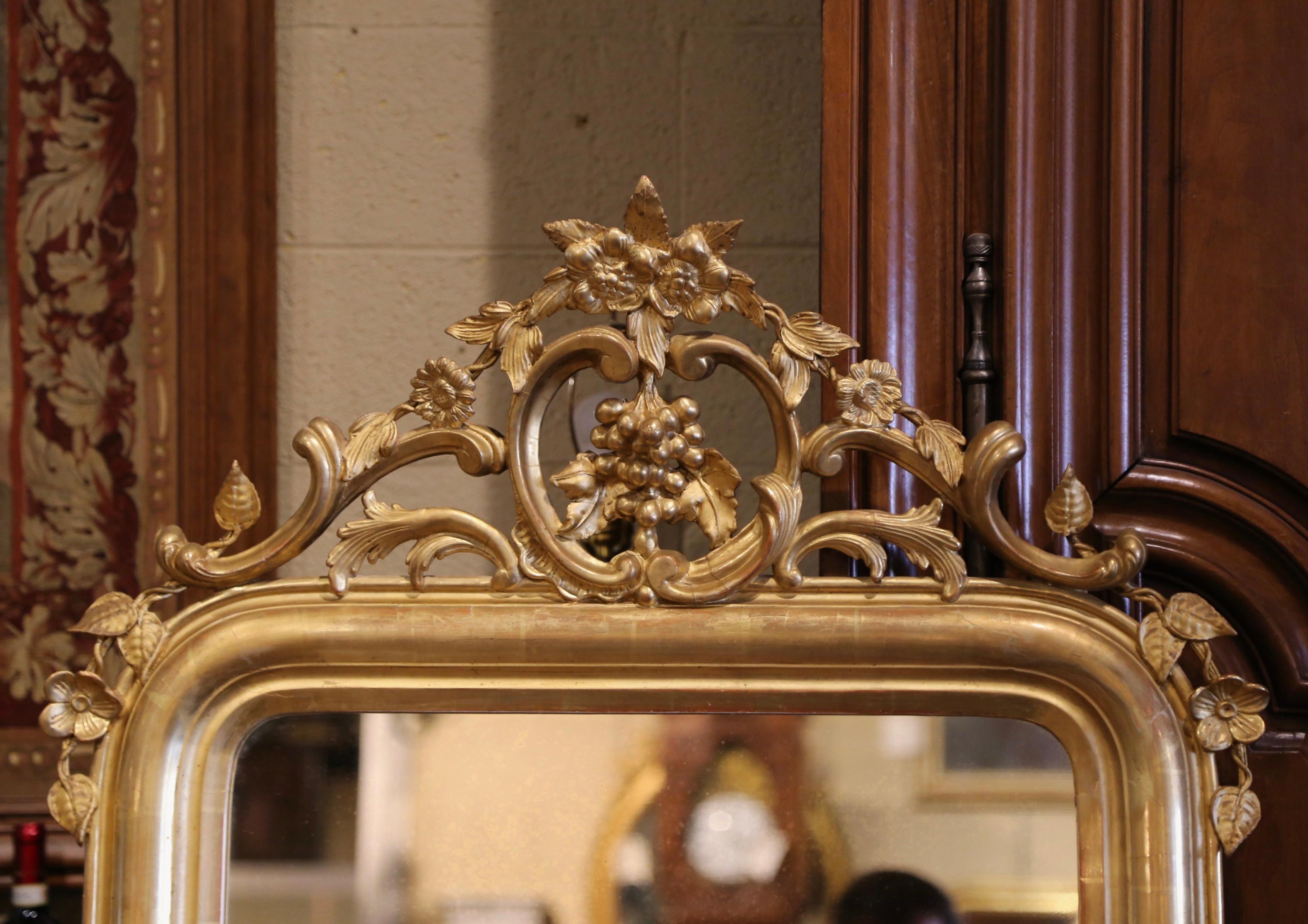 19th Century French Louis XV Carved Giltwood Mirror with Grape and Vine Motif In Excellent Condition In Dallas, TX