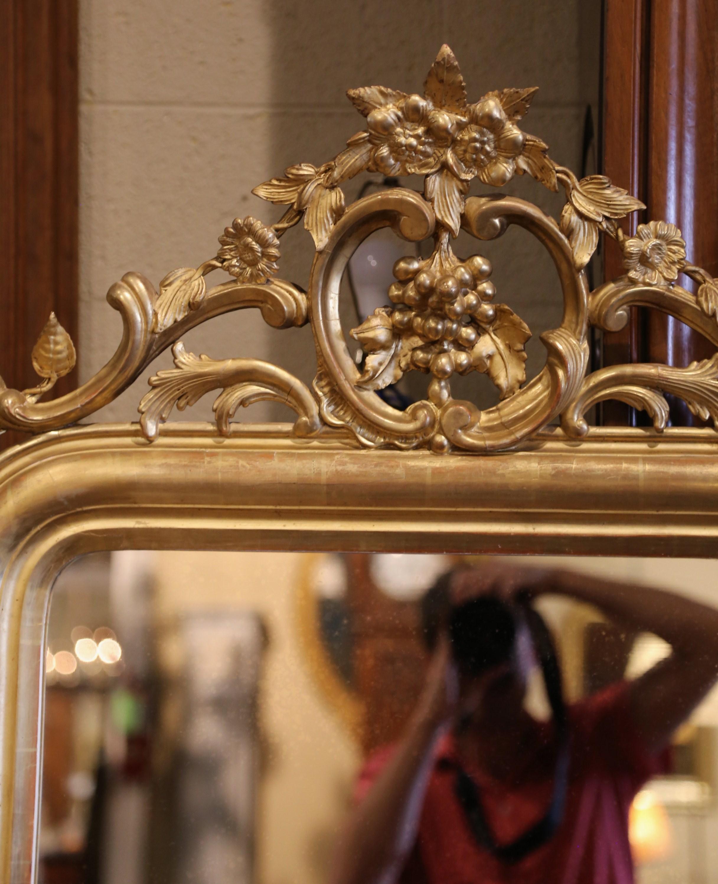 19th Century French Louis XV Carved Giltwood Mirror with Grape and Vine Motif 1