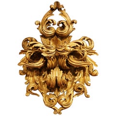 19th Century French Louis XV Carved Giltwood Ornament with Acanthus Leaf Decor
