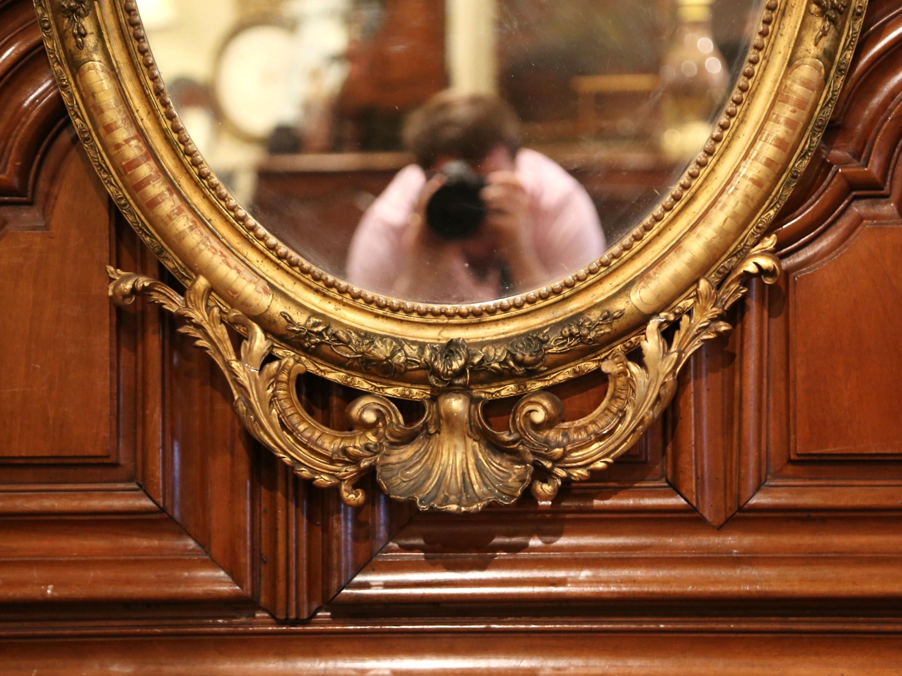 19th Century French Louis XV Carved Giltwood Oval Wall Mirror with Bird Decor In Excellent Condition In Dallas, TX