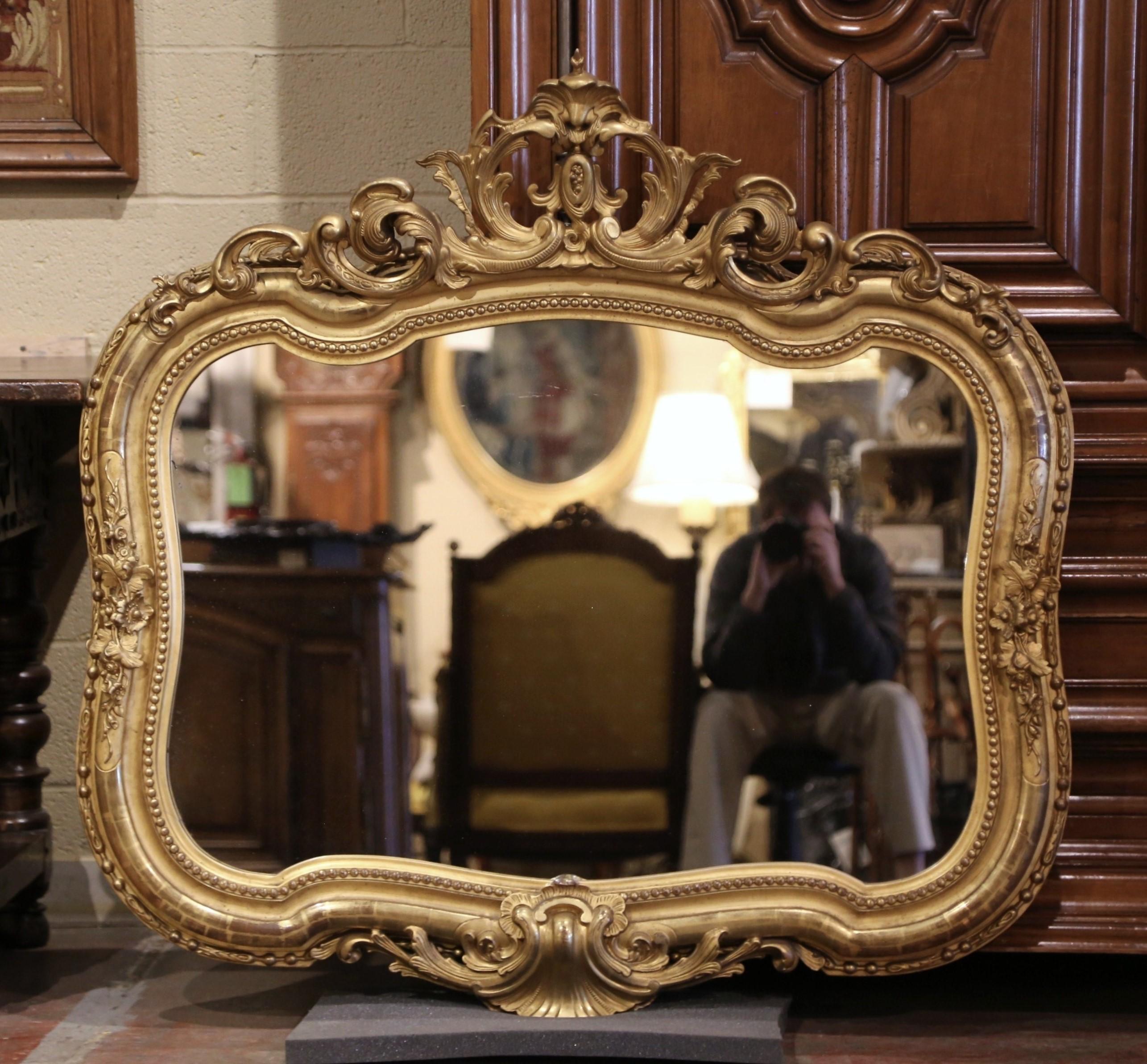 19th Century French Louis XV Carved Giltwood Wall Mirror with Shell Cartouche For Sale 1