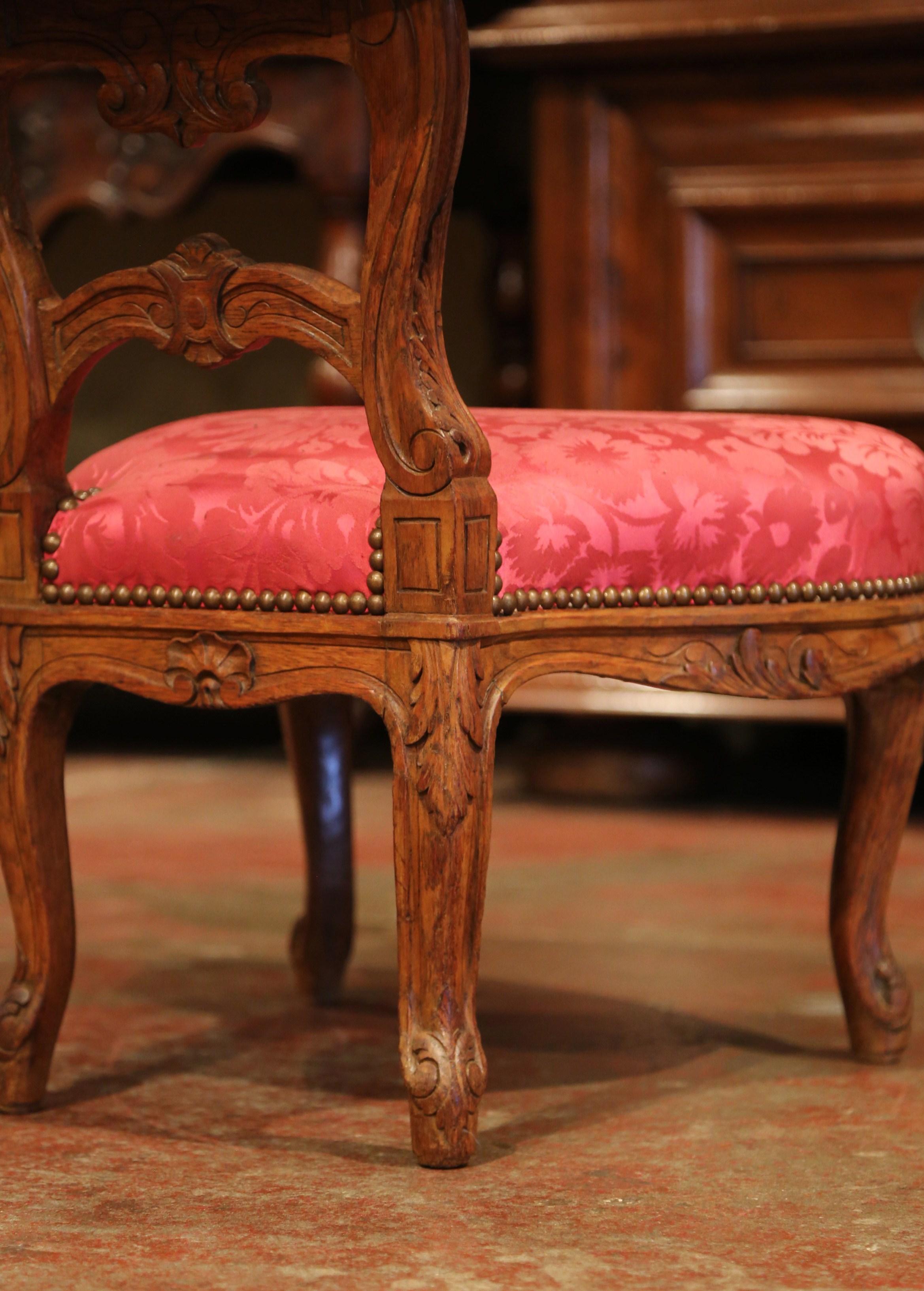 19th Century French Louis XV Carved Oak Chauffeuse Chair with Silk Upholstery 7