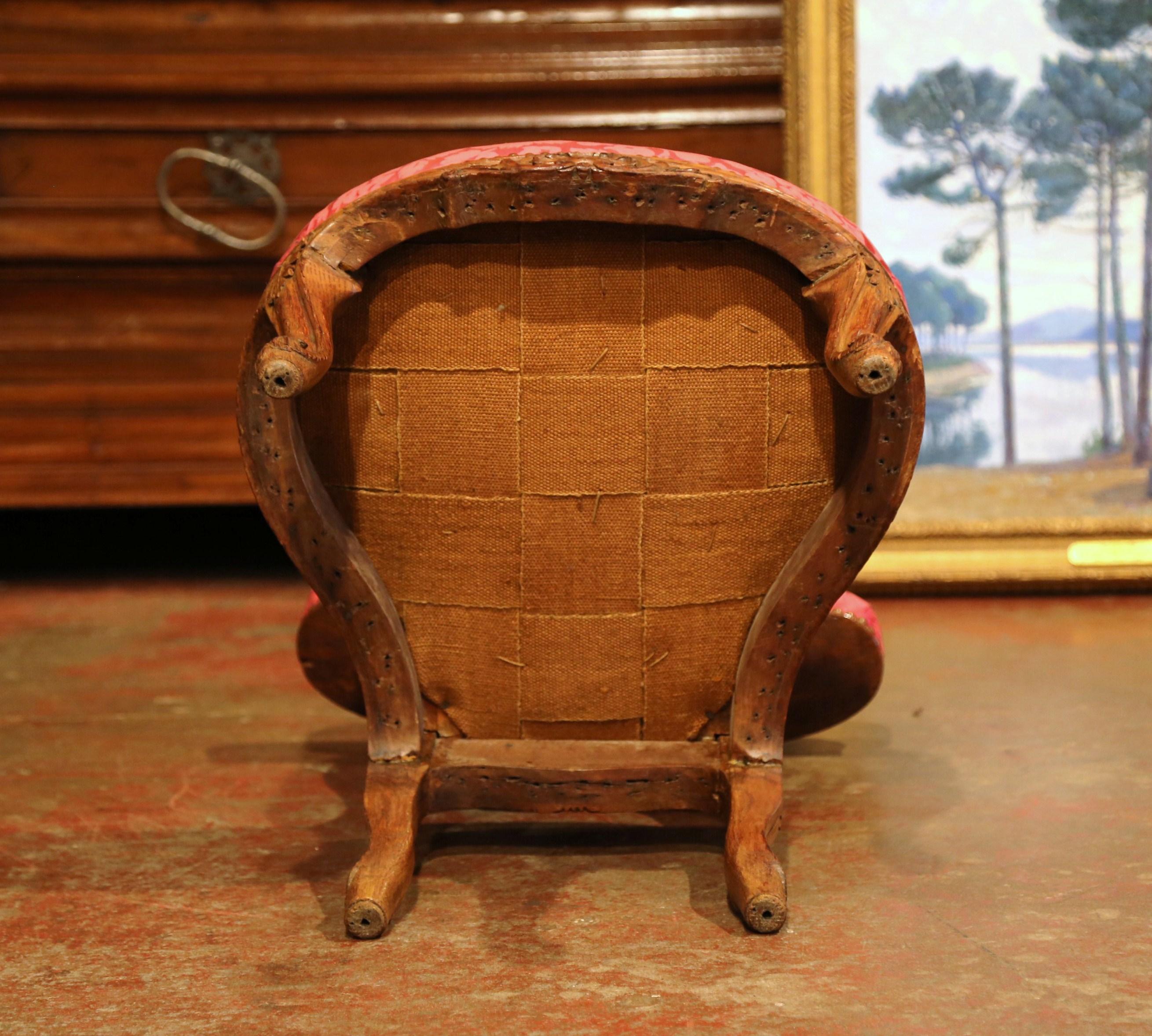 19th Century French Louis XV Carved Oak Chauffeuse Chair with Silk Upholstery 8