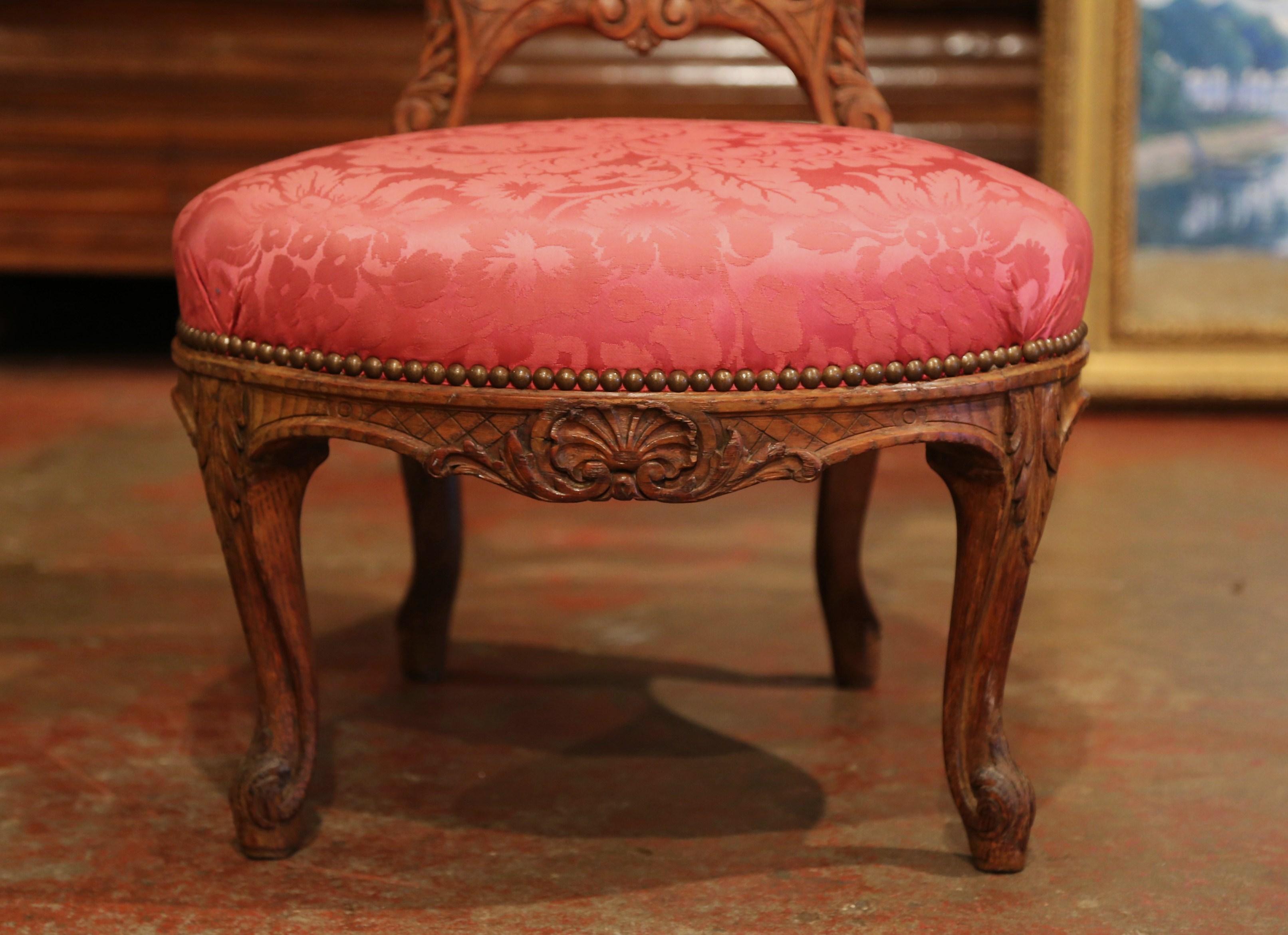 19th Century French Louis XV Carved Oak Chauffeuse Chair with Silk Upholstery 3