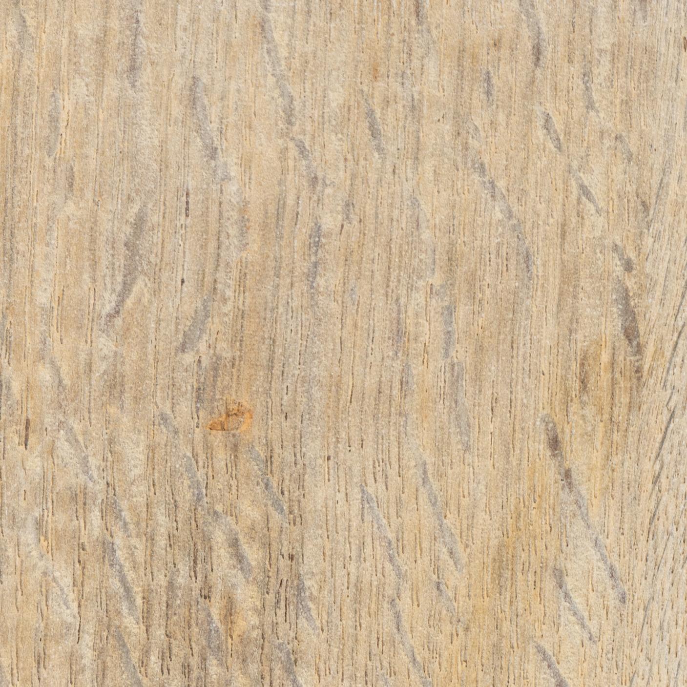 Table d'appoint en chêne sculpté Louis XV du XIXe siècle en vente 6